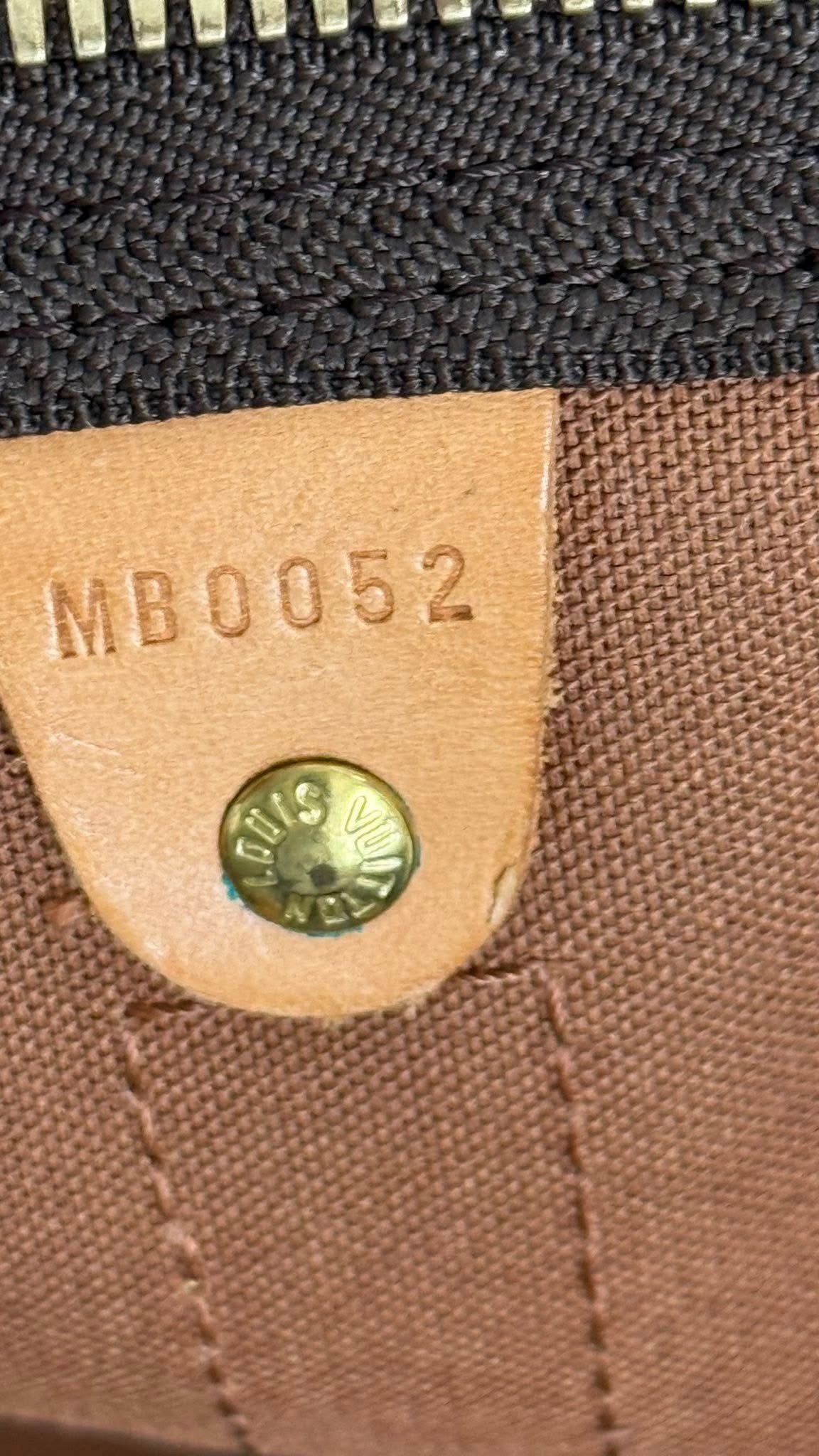 Keepall 55 Bandoulier with Original Strap, Luggage tag and Poignet 📅 Year: 2002