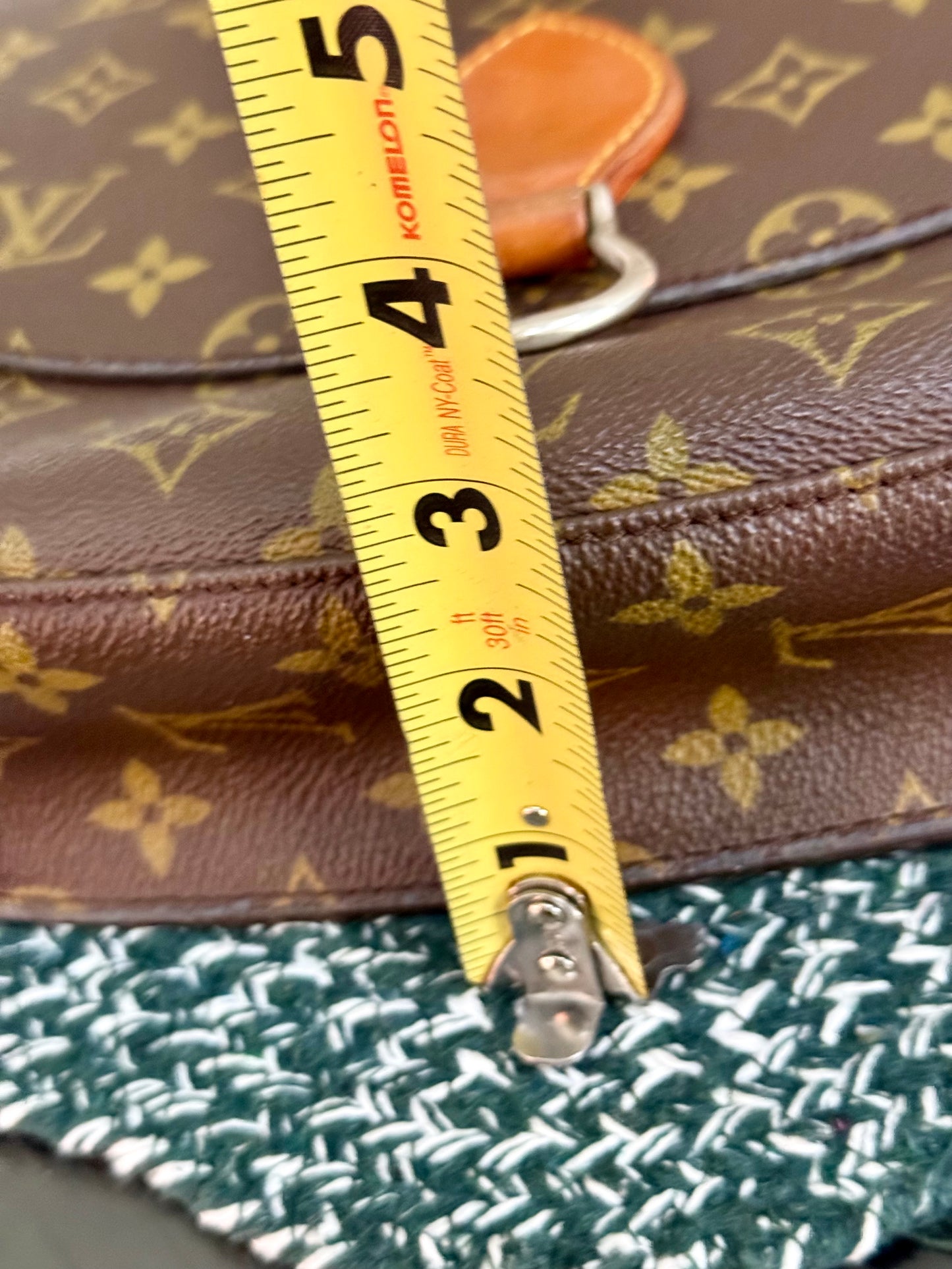 St. Cloud GM in Monogram 📅 Circa 80’s
💥No Peeling and No Stickiness💥