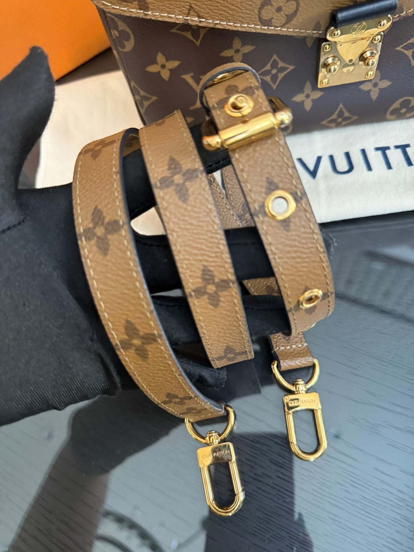 Pochette Metis Reverse in Monogram with Original Strap, Box, Dustbag and Paper bag 🗓️ Year 2019