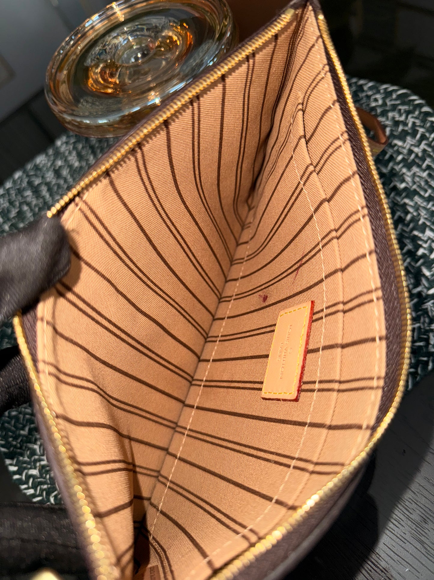 Neverfull MM/ GM Pouch with Wriststrap 🗓️ Year: 2020