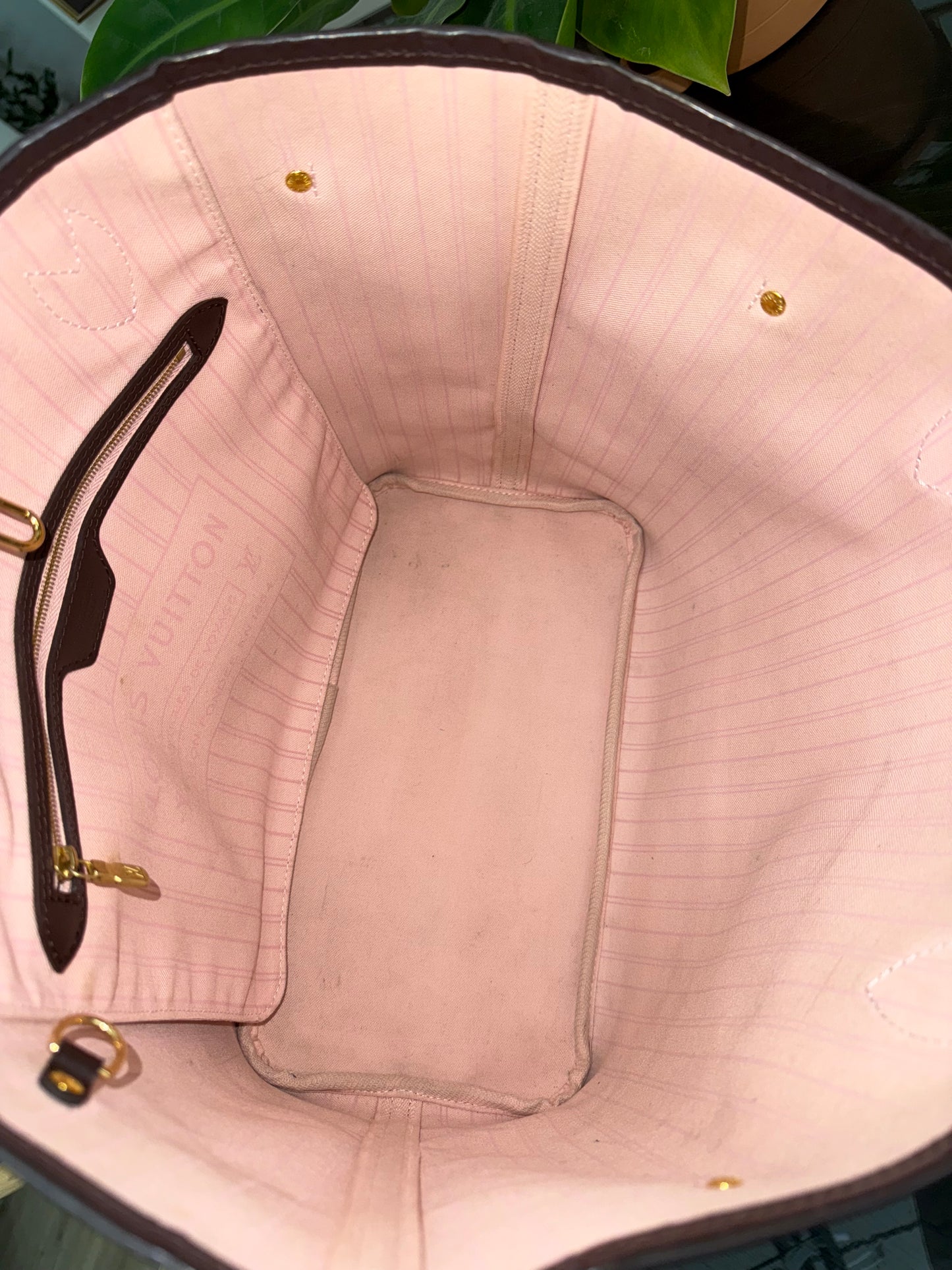 Neverfull MM in Rose Ballerine interior with Dustbag - Microchip