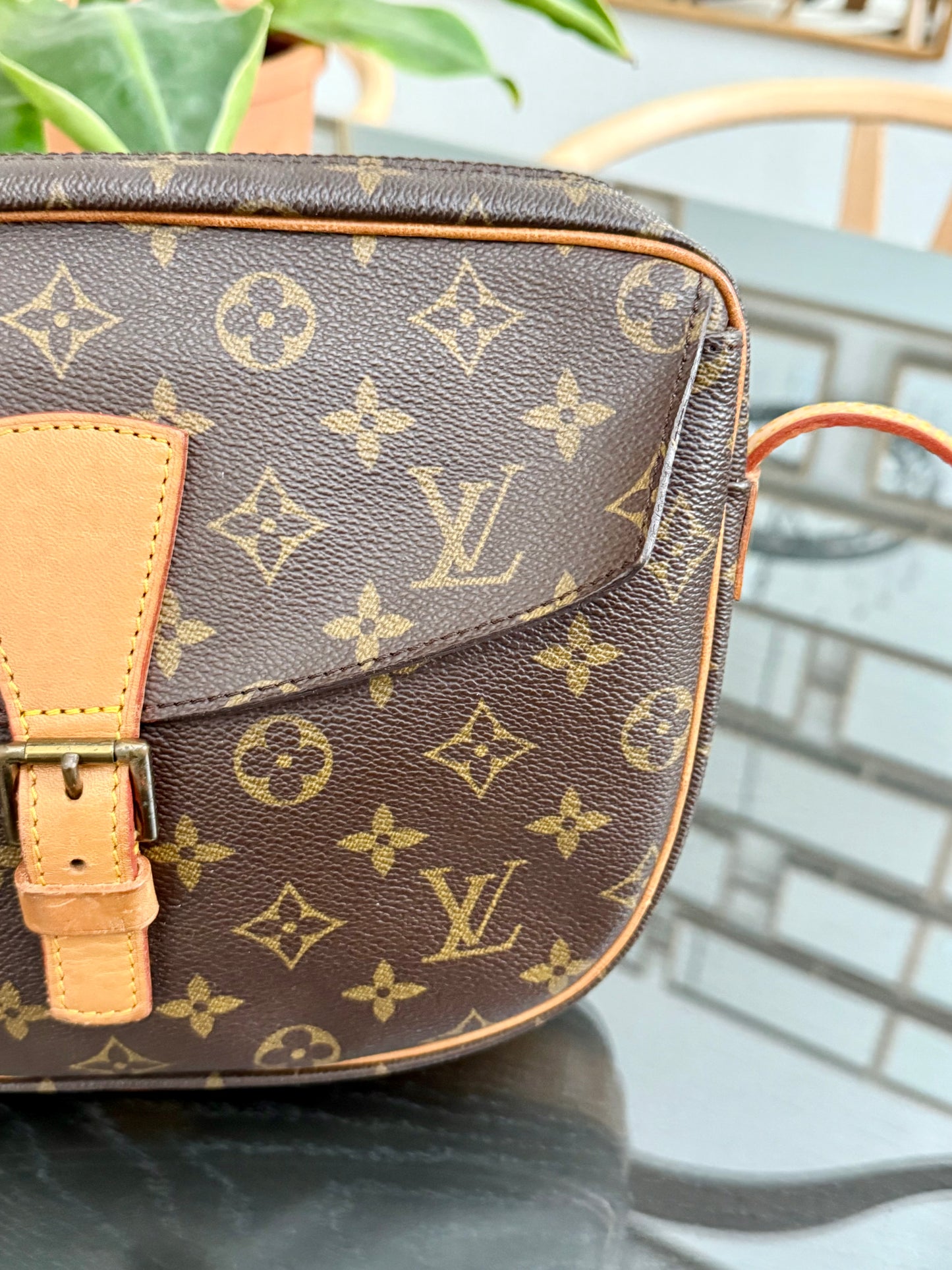 Jeaunefille GM Crossbody 📅 Year: 1987