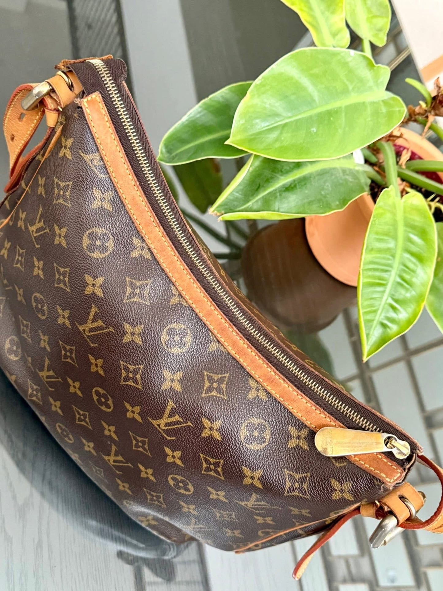 Tulum GM Shoulder/ Crossbody Bag - 🗓️ Year: 2010