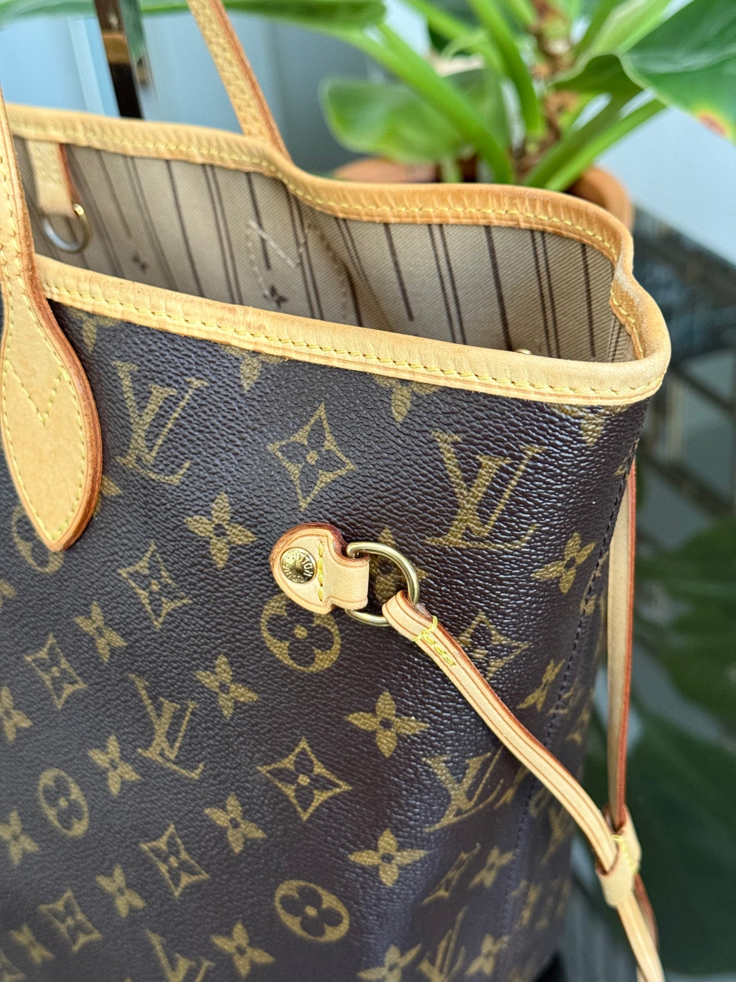 Neverfull MM in Monogram with Dustbag 🗓️ Year: 2007