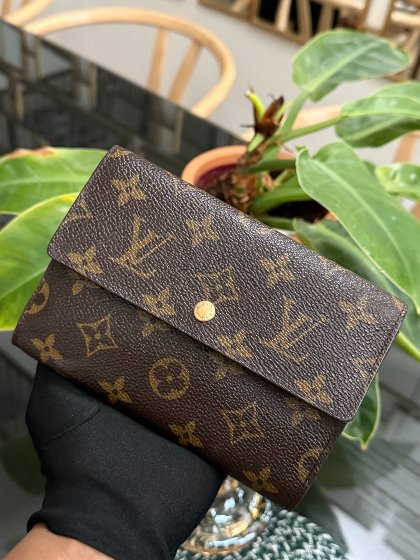 Etui Wallet Passport Holder in Monogram with 6 Cardholders 🗓️ Year: 1999