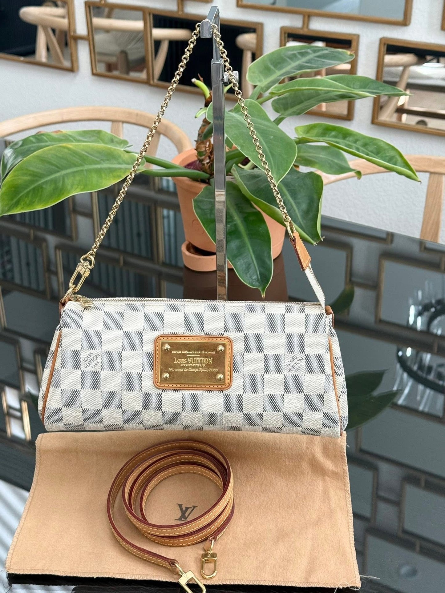 Eva Clutch in Azur with Original Strap, Box and Dustbag 🗓️ Year: 2011