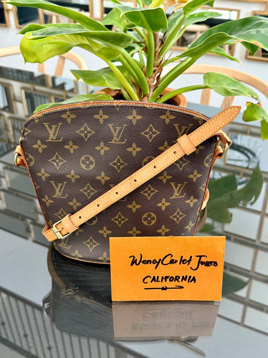 Drouot Crossbody -📅 Year: 1997