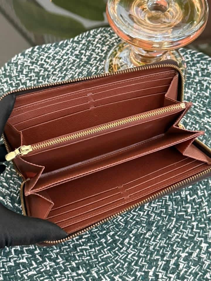 Monogram Zippy Long Wallet 🗓️ Year: 2018