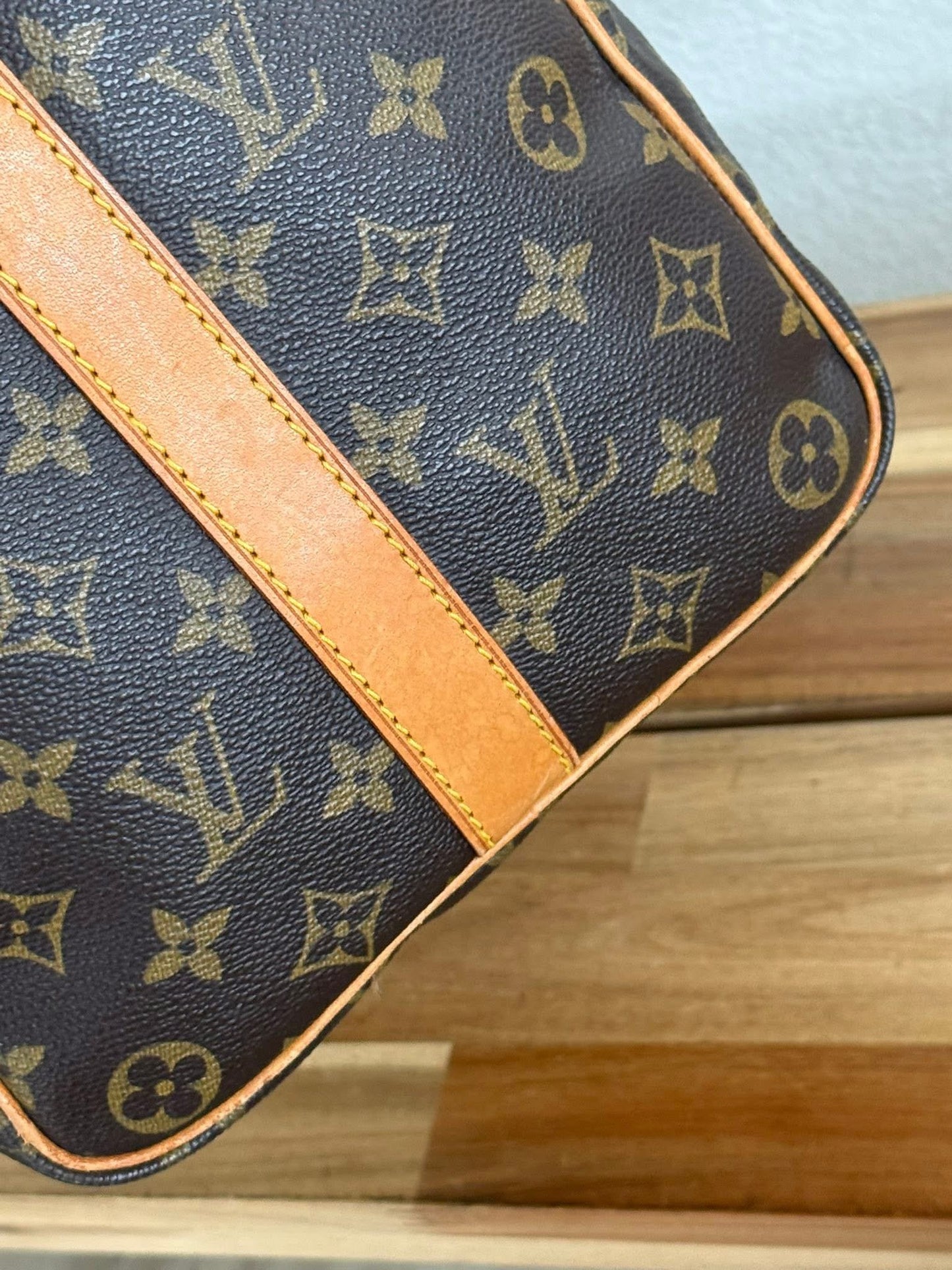 Keepall 45 Bandoulier with Original Strap , Luggage Tag and Poignet 📅 Year: 1989