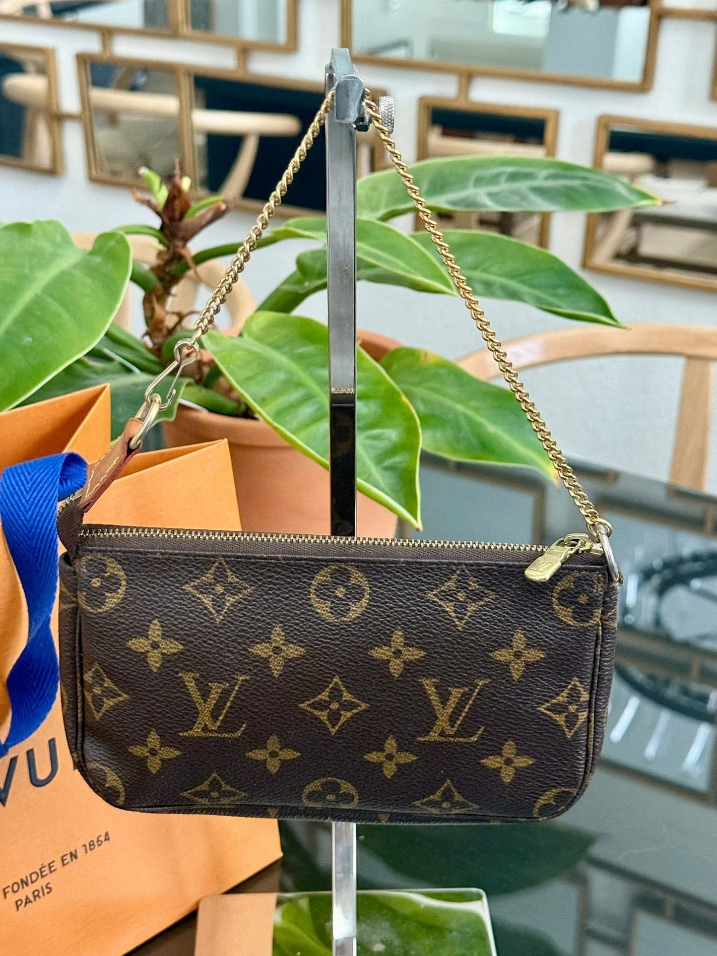 Monogram Bucket Pochette - 📅 Year: 2003