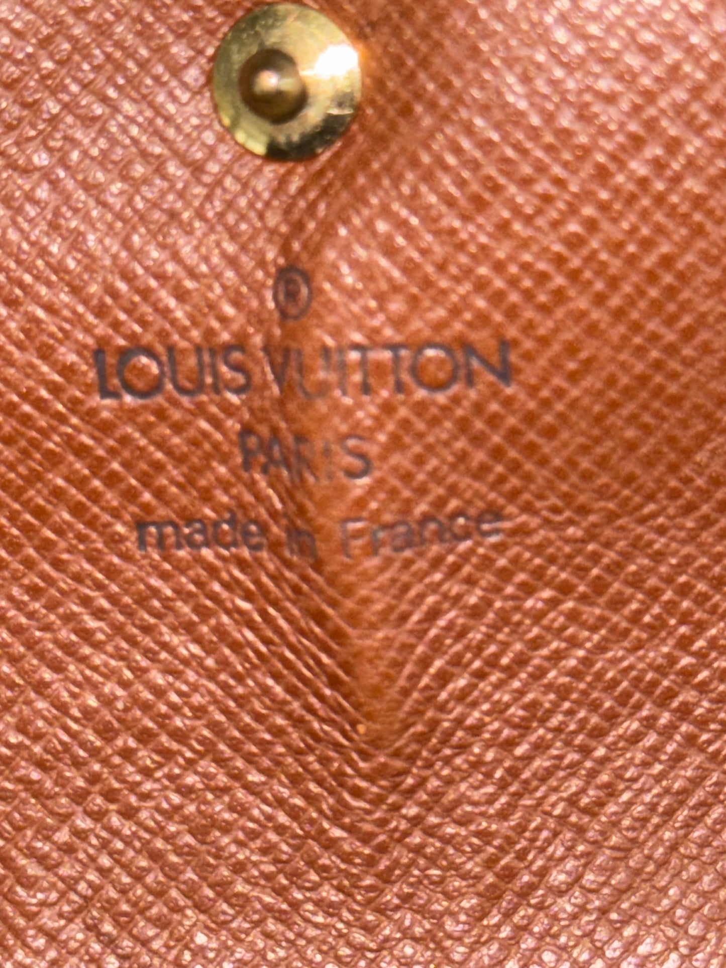 International Wallet in Monogram 🗓️ Year: 2003