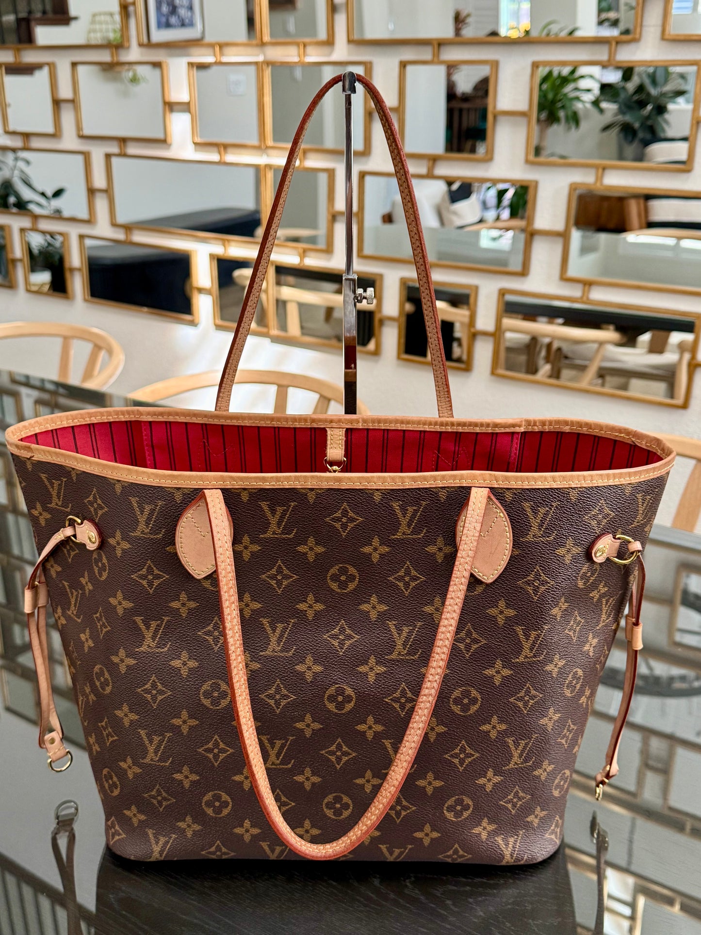 Neverfull MM Monogram in Cerise interior with Dustbag and Insert Organizer 📅 Year: 2020