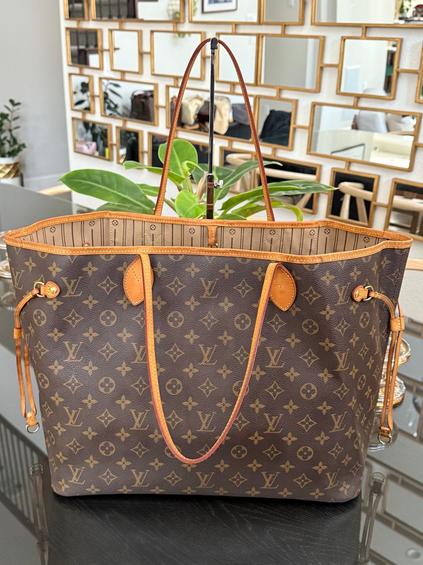 Neverfull GM with Dustbag and Insert Organizer 📅 Year: 2012