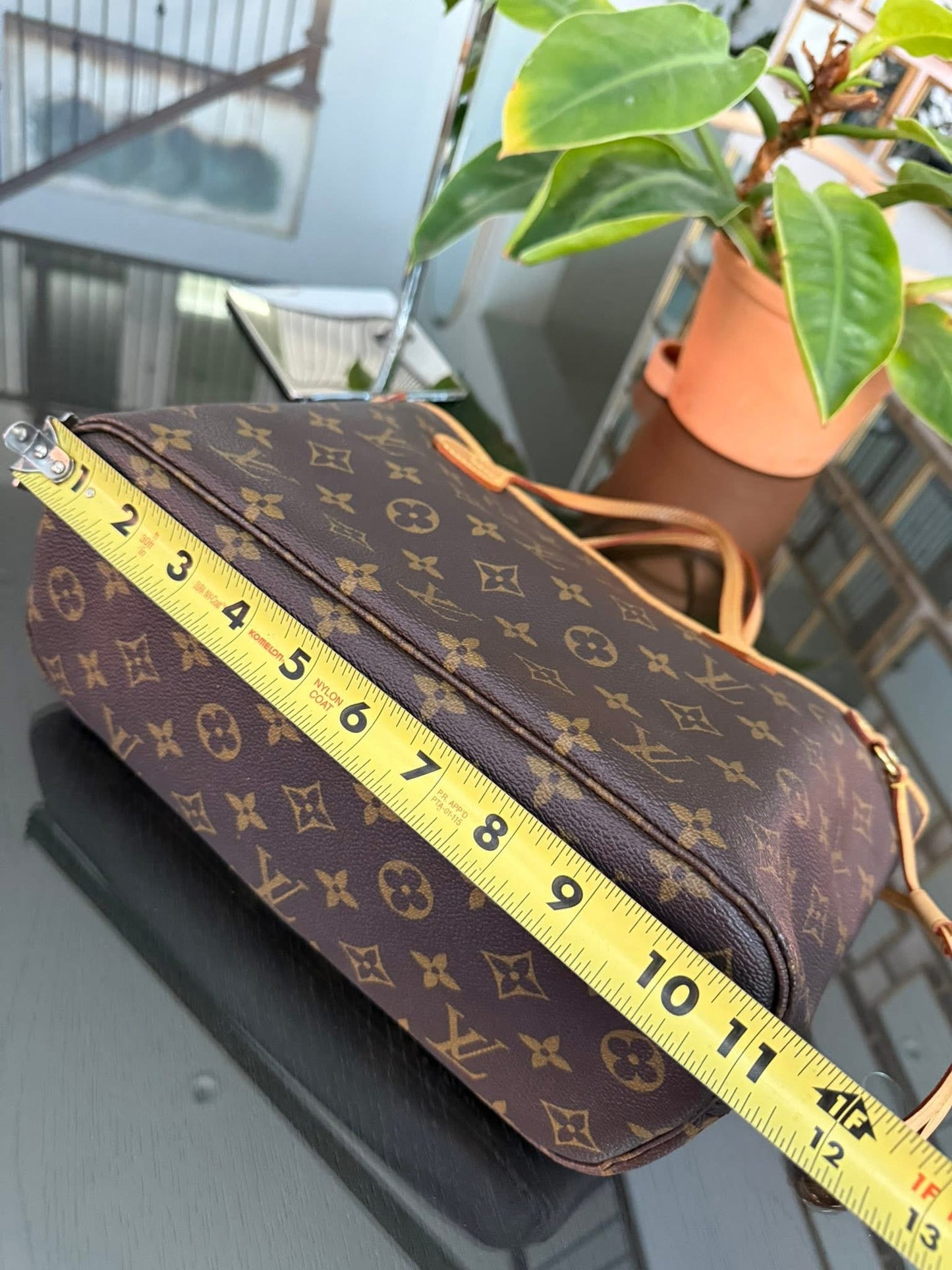 Neverfull PM in Monogram with Dustbag and Insert Organizer 🗓️ Year: 2007