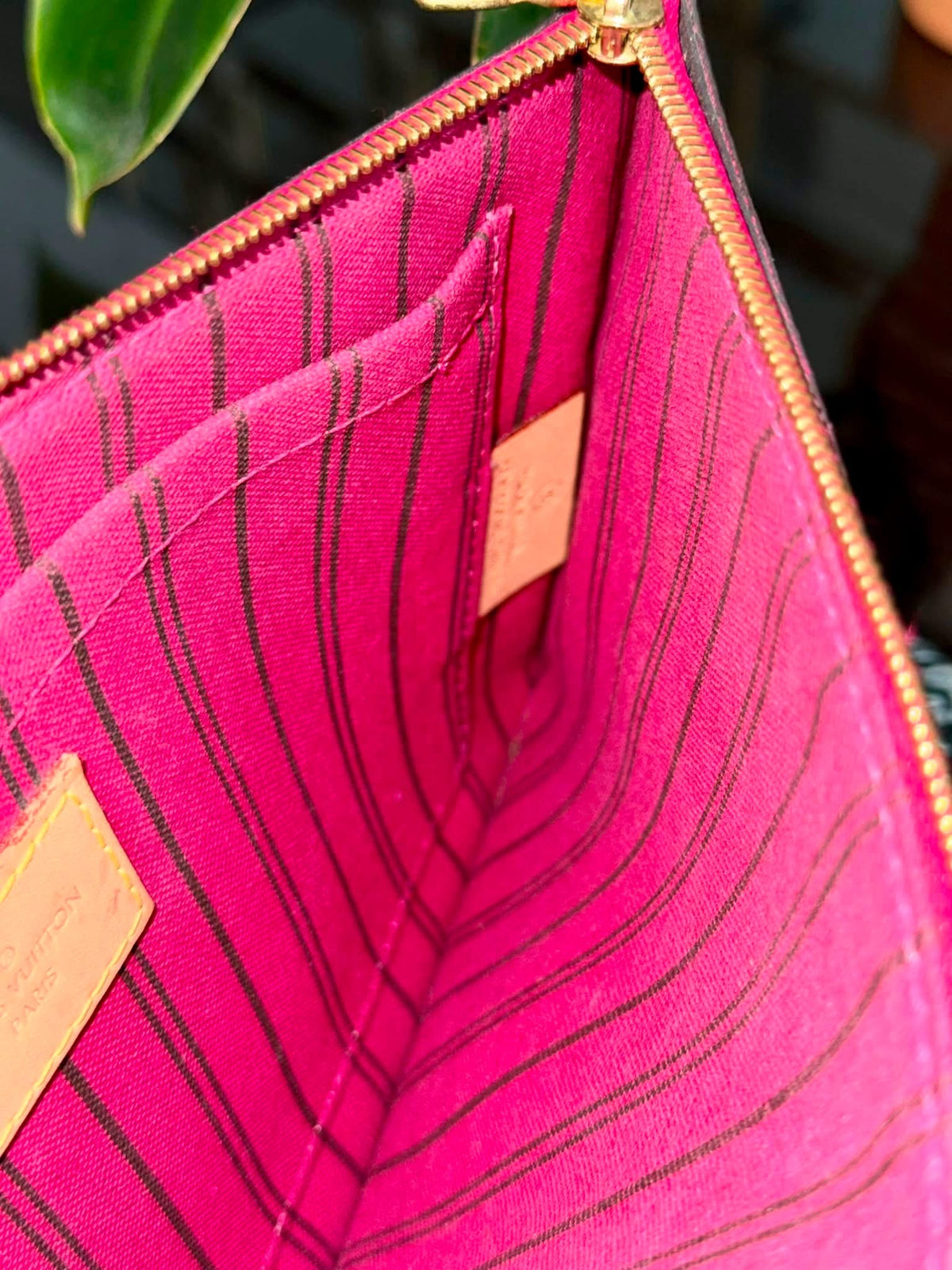 Neverfull MM/GM Pouch in Peony 🗓️Year 2020