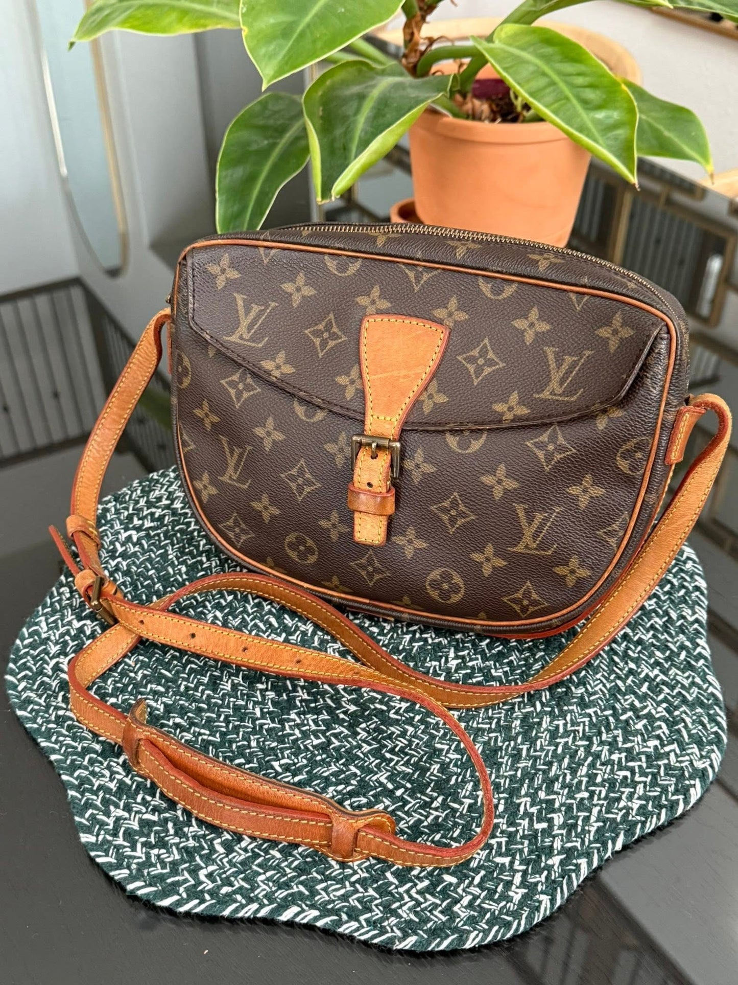 Jeaunefille MM Crossbody 📅 Year: 1989