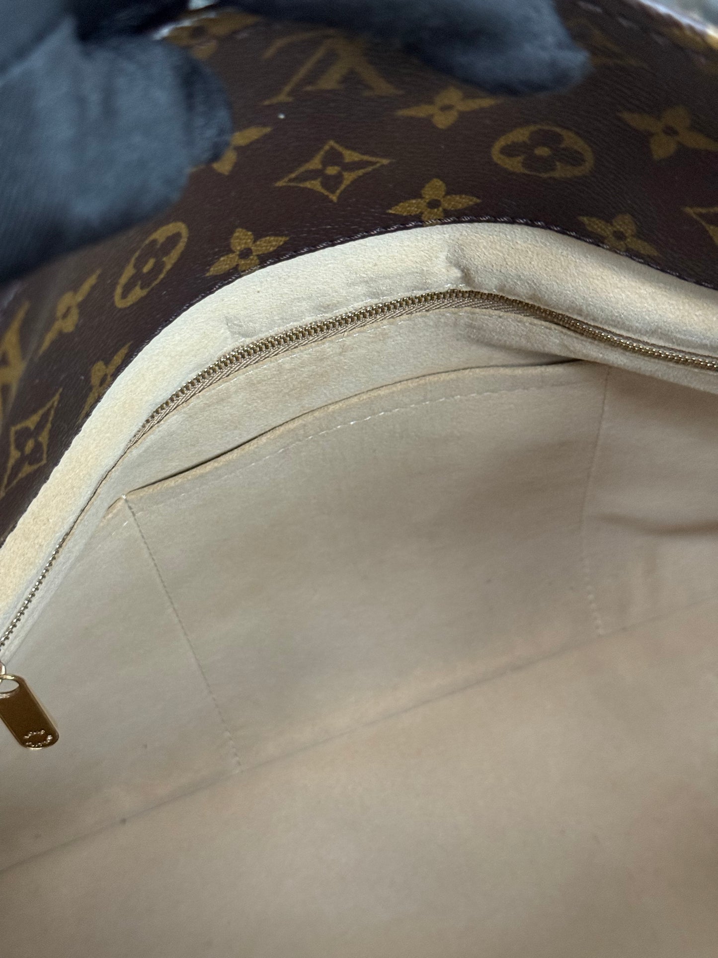 Artsy MM with Dustbag and Insert Organizer - 📅 Year: 2011