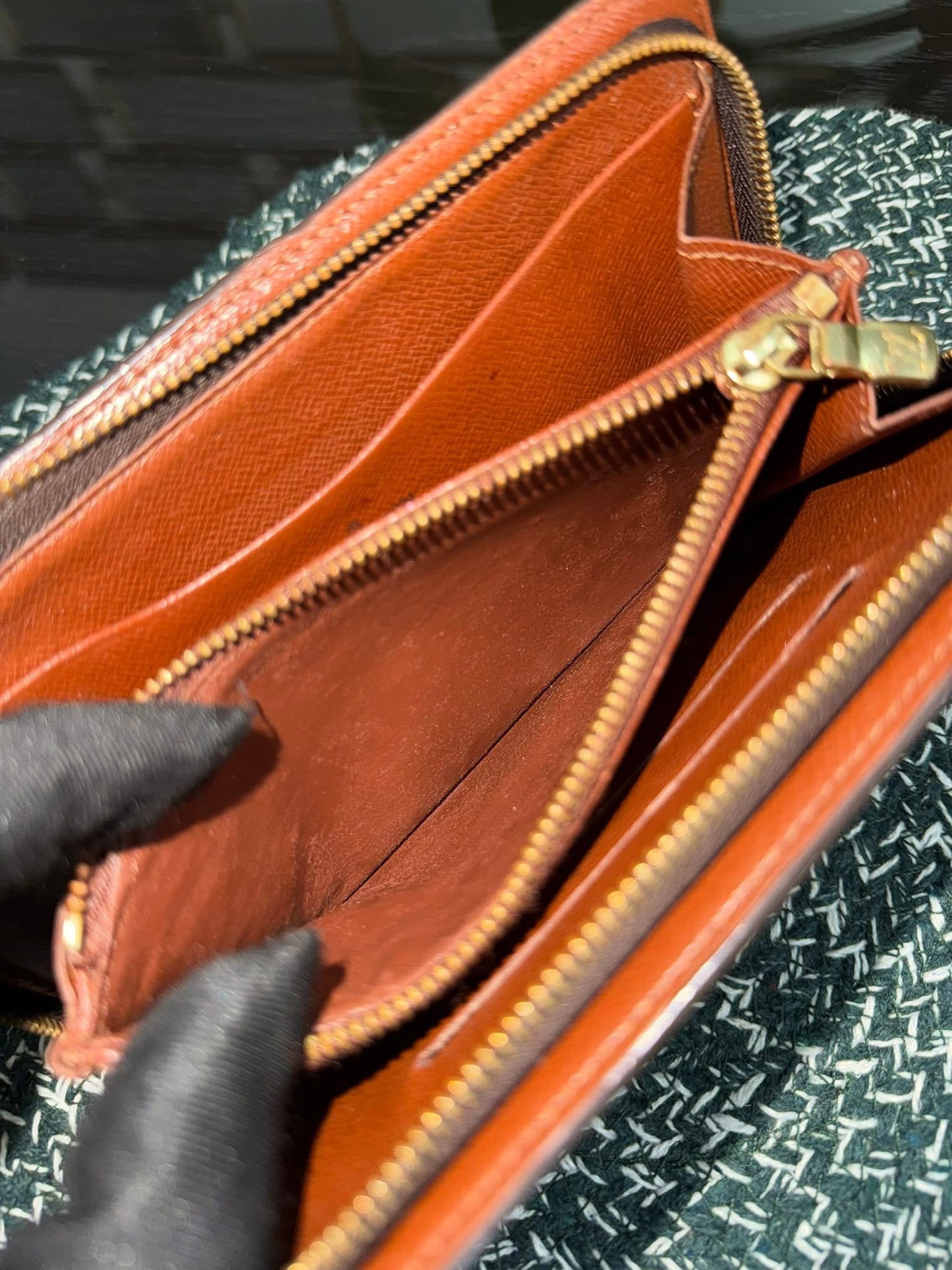 Monogram Zippy Wallet 🗓️ Year: 2000