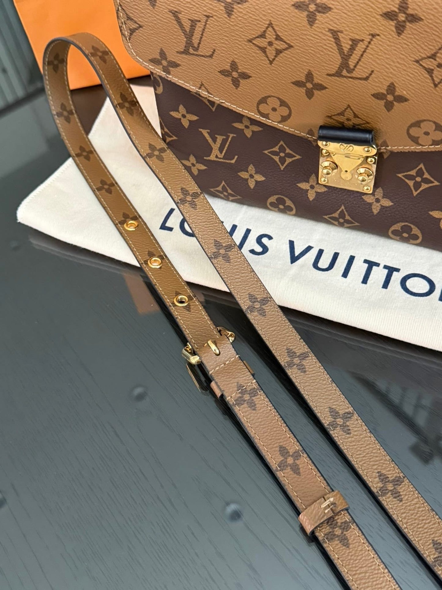 Pochette Metis Reverse in Monogram with Original Strap, Box, Dustbag and Paper bag 🗓️ Year 2019