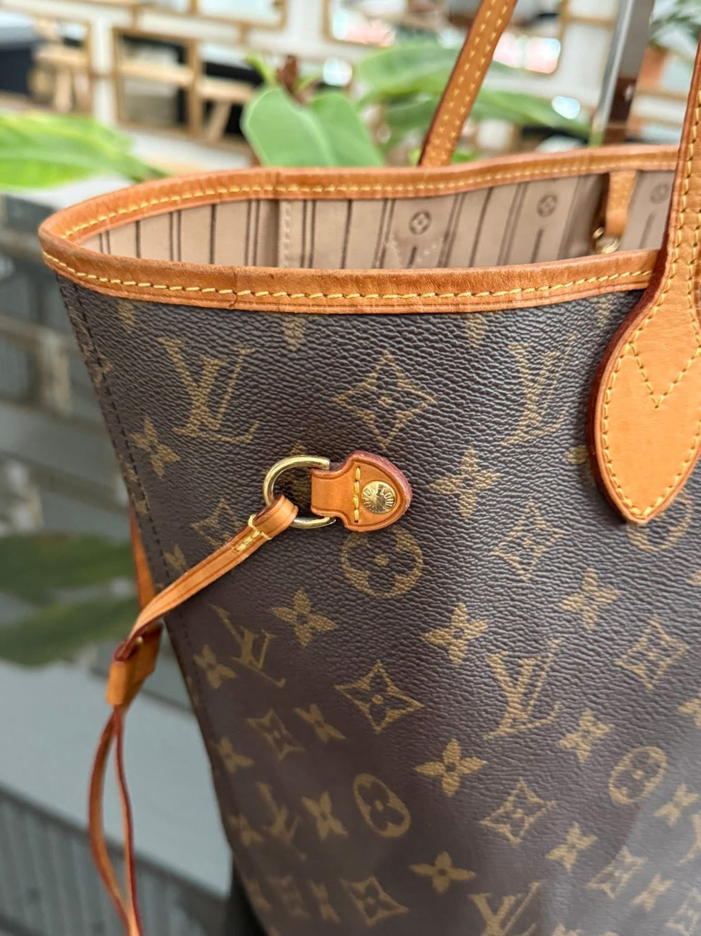 Neverfull MM with Dustbag and Insert Organizer 📅 Year: 2011