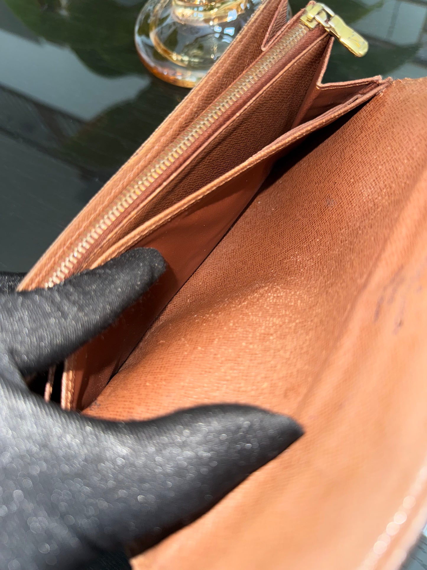 Sarah Wallet with 10 Cardholders 🗓️ Year: 2008