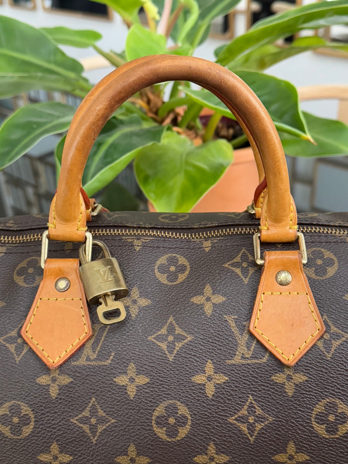 Speedy 30 with 🔐 Lock & Key - 📅 Year: 1997