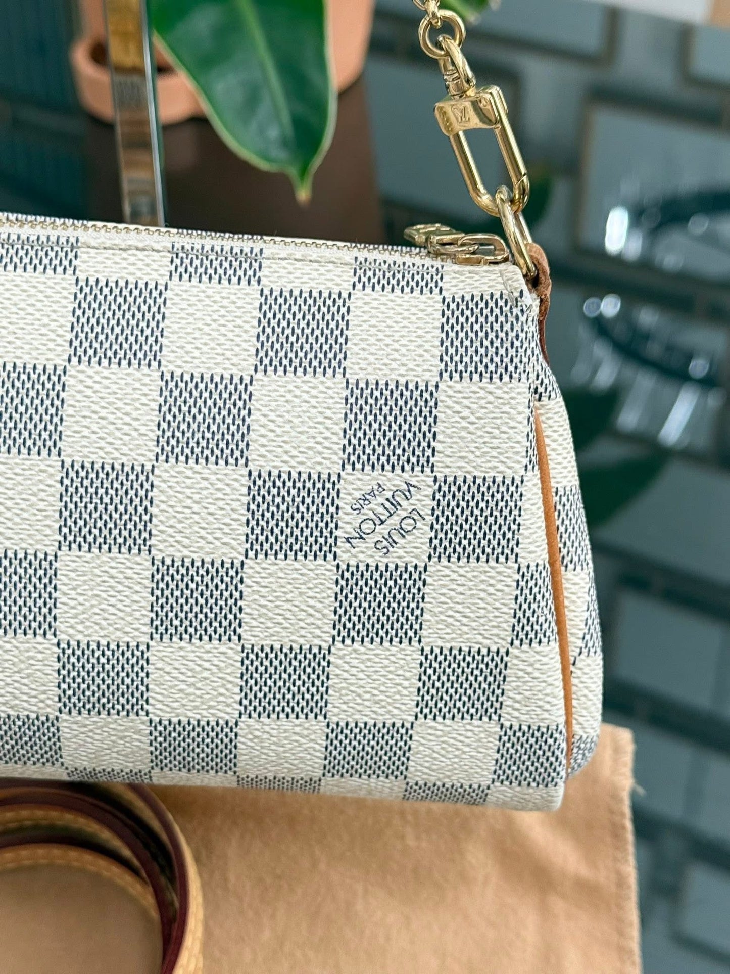 Eva Clutch in Azur with Original Strap, Box and Dustbag 🗓️ Year: 2011