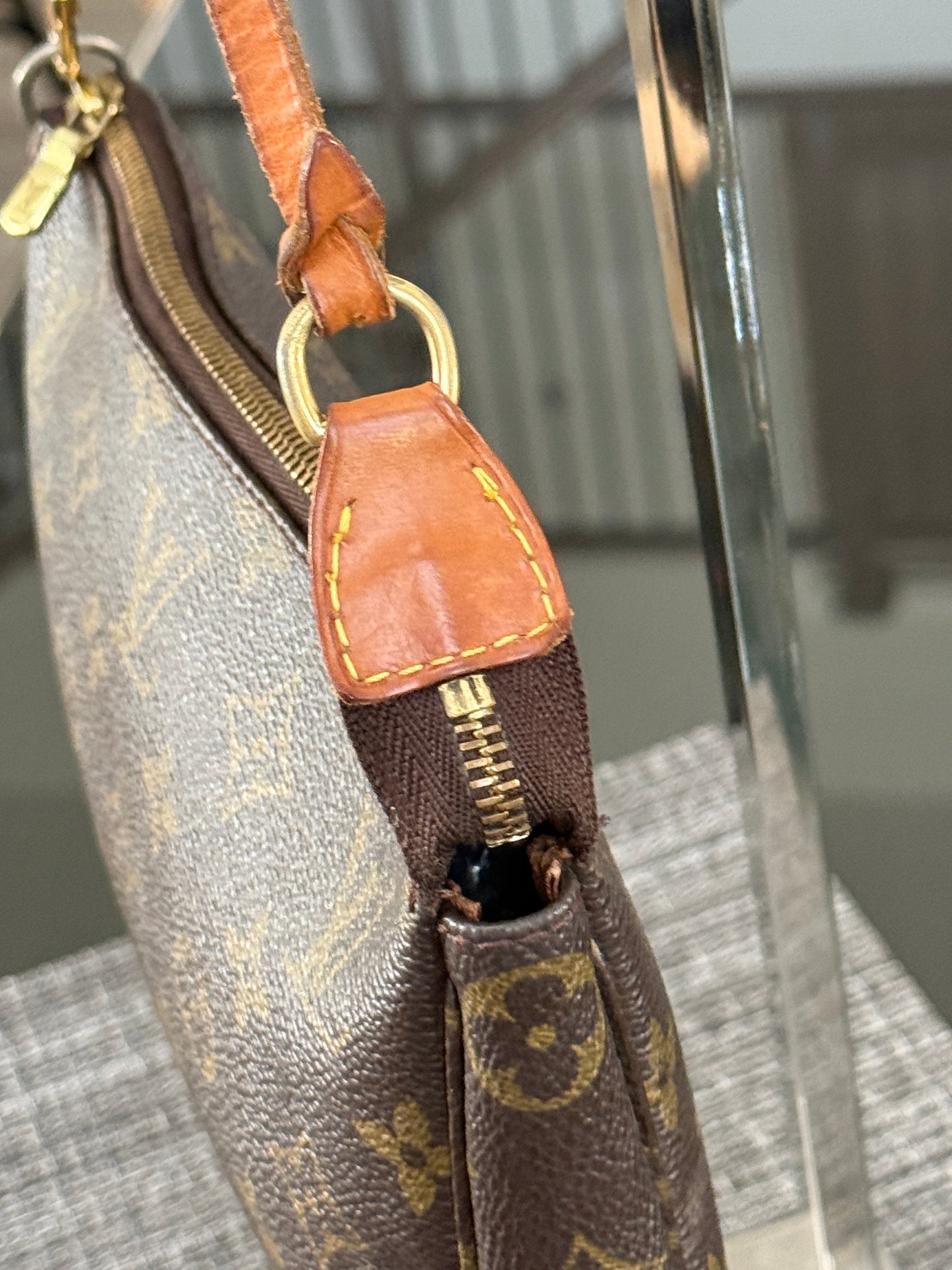 Pochette Accessories - 📅 Year: 2002