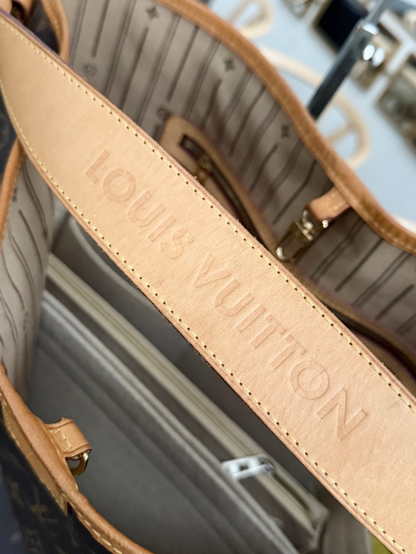 Delightful GM with Dustbag 🌹📅 Year: 2011