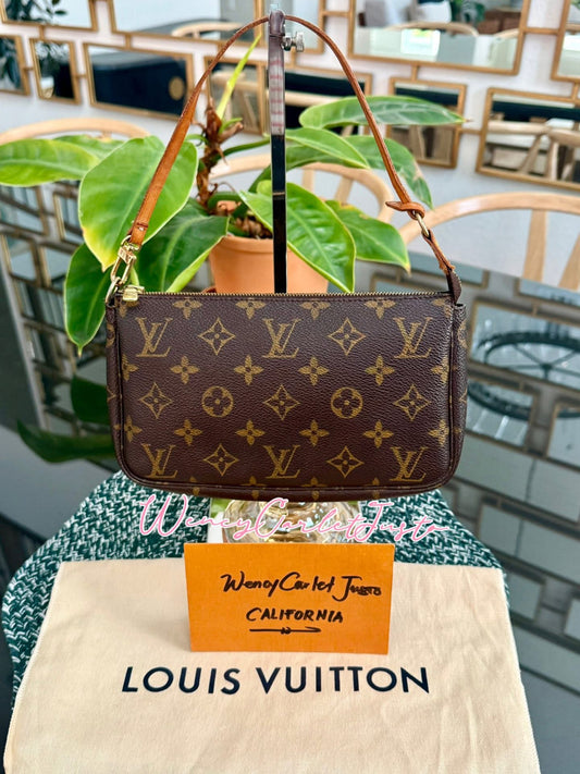 Pochette Accessories with Dustbag 📅 Year: 1999