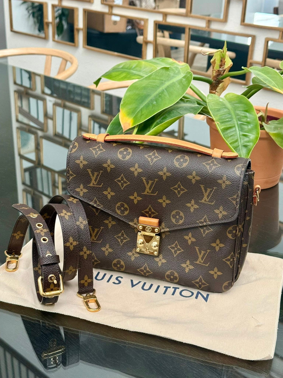 Pochette Metis in Monogram with Original Strap, Box, Dustbag and Paper bag 🗓️ Year 2017
