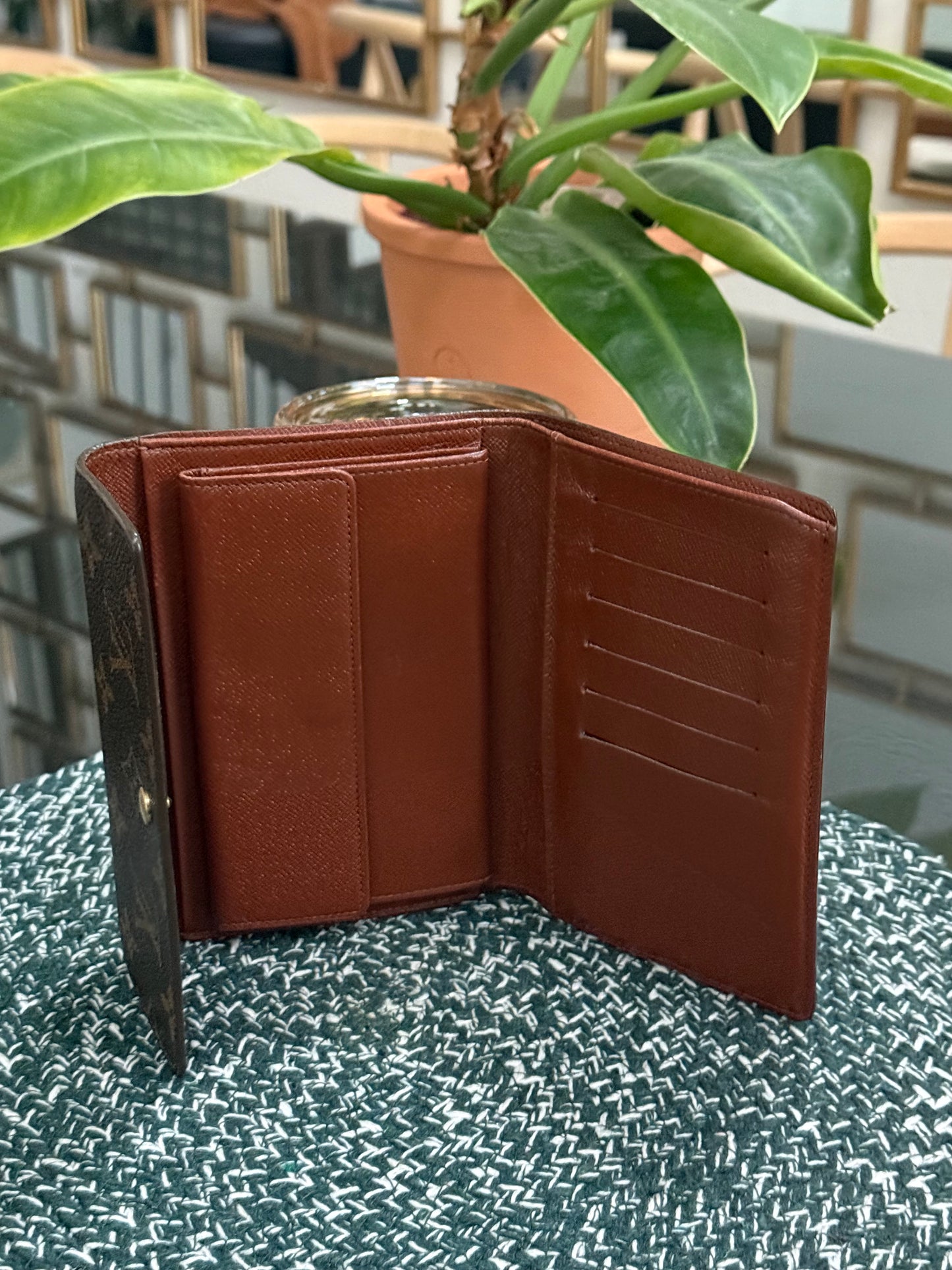 Etui Wallet Passport Holder in Monogram with 6 Cardholders 🗓️ Year: 1999