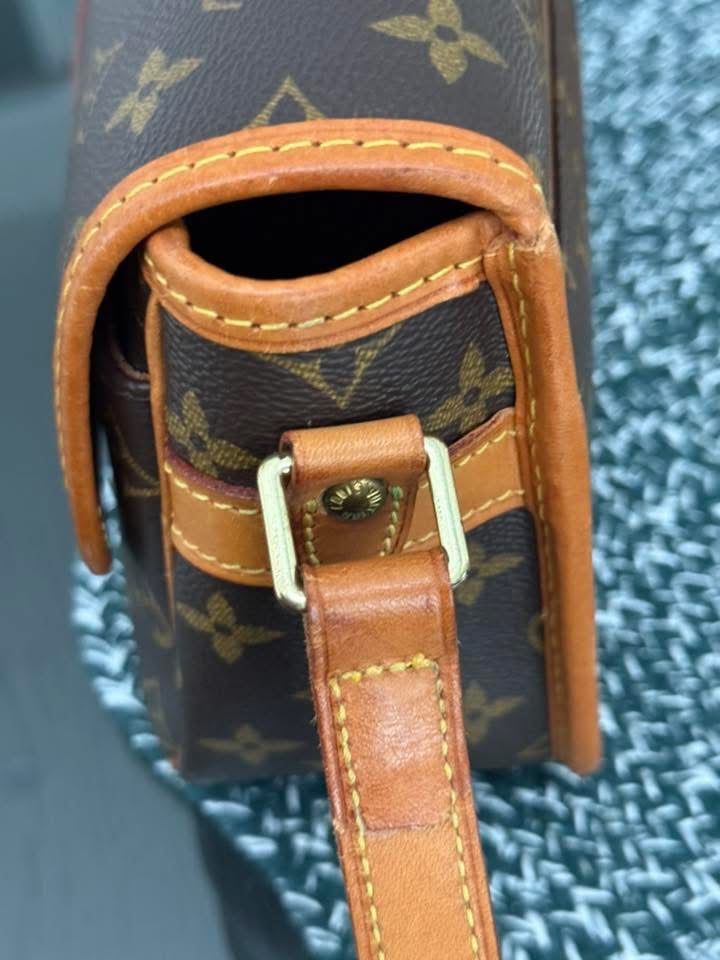 Sologne Crossbody 📅 Year: 2000