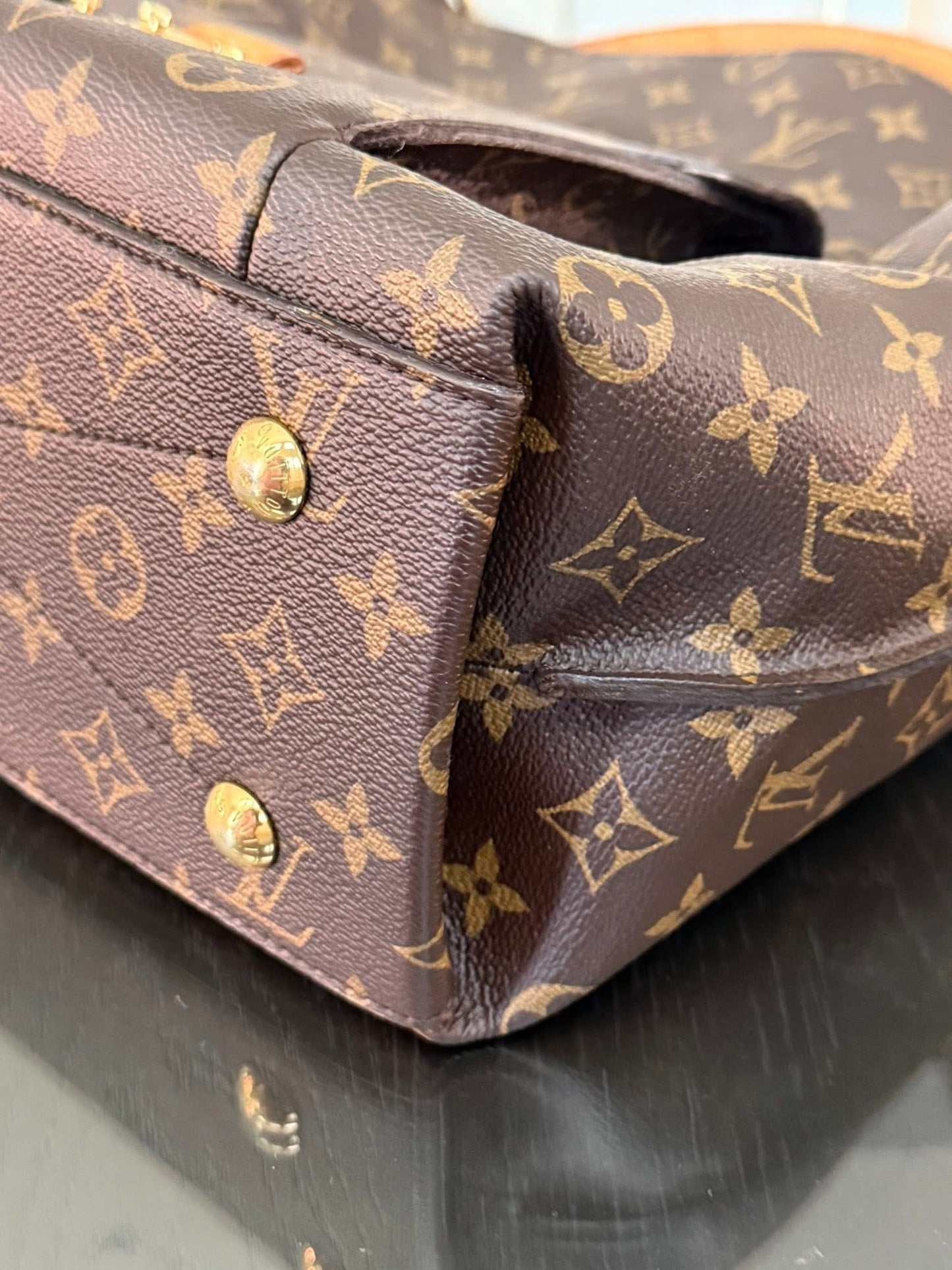 Hobo Metis in Monogram with Original Strap and Dustbag 📅 Year: 2013