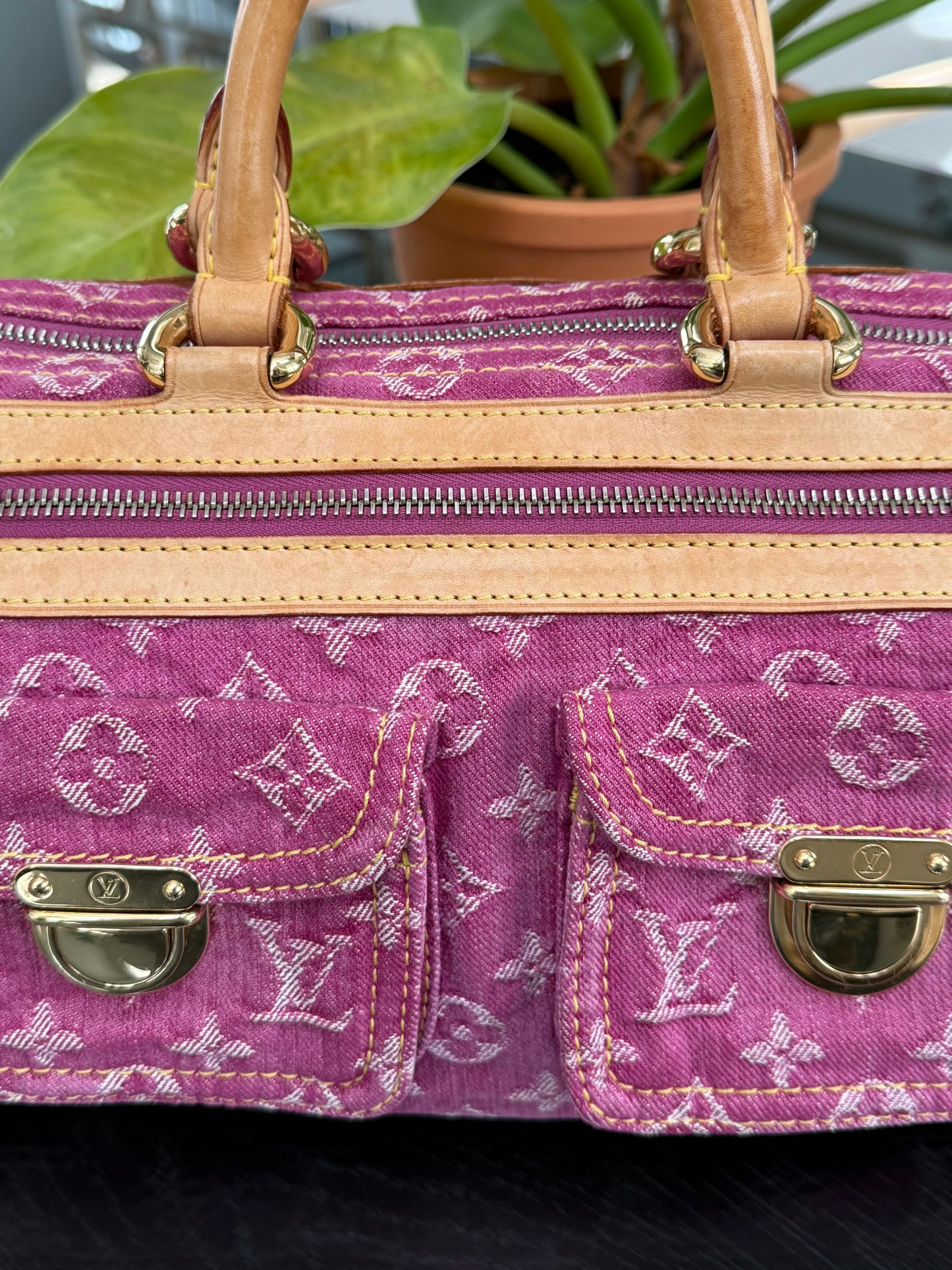 Neo Speedy Denim with Dustbag 🌺📅 Year: 2006