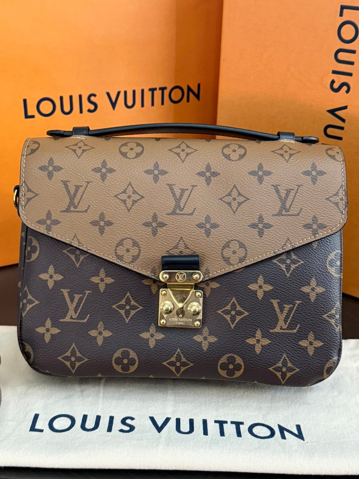 Pochette Metis Reverse in Monogram with Original Strap, Box, Dustbag and Paper bag 🗓️ Year 2019
