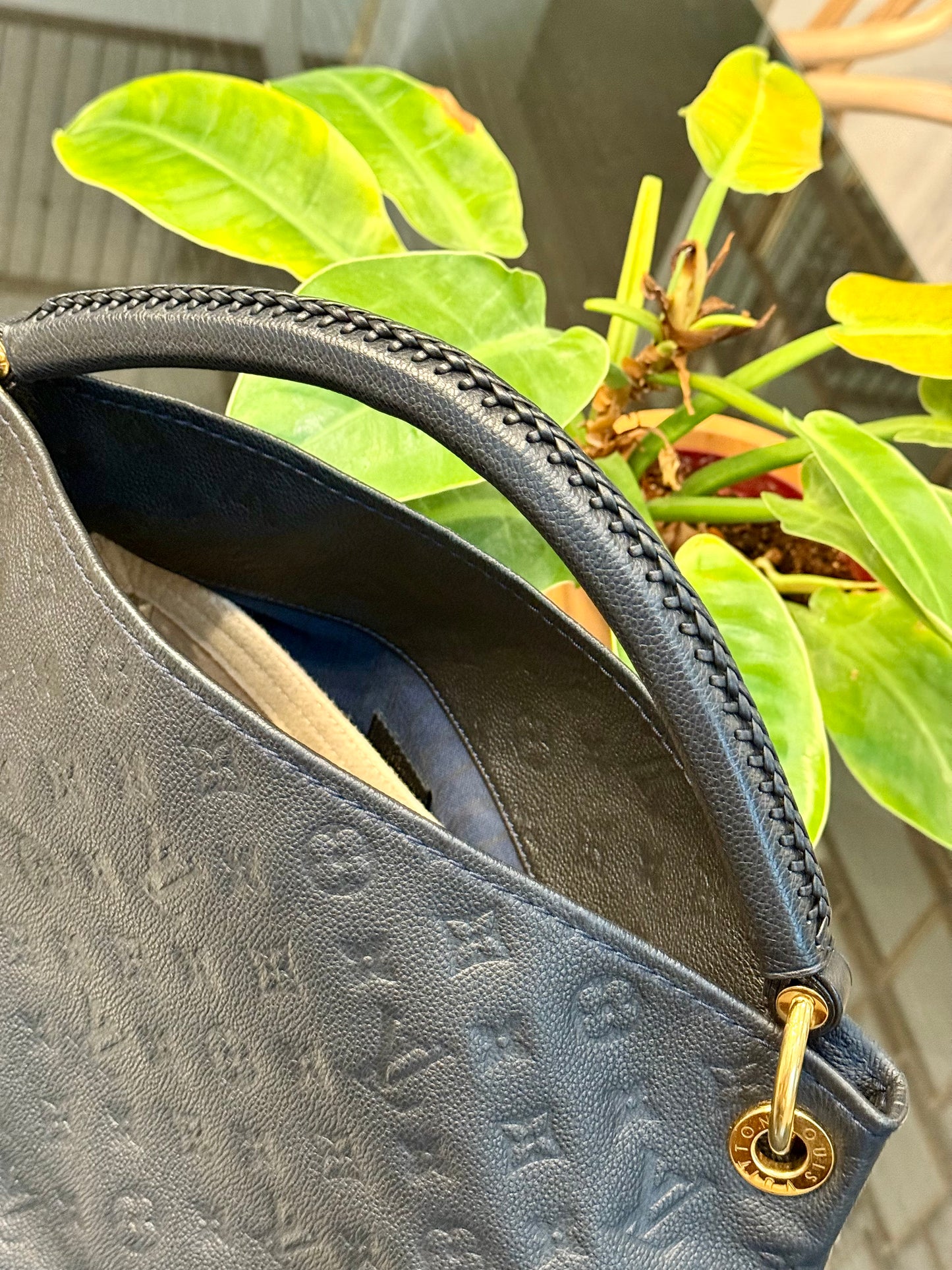 Artsy MM Empriente in Black/ Dark Blue with Dustbag and Insert Organizer 📅 Year: 2011