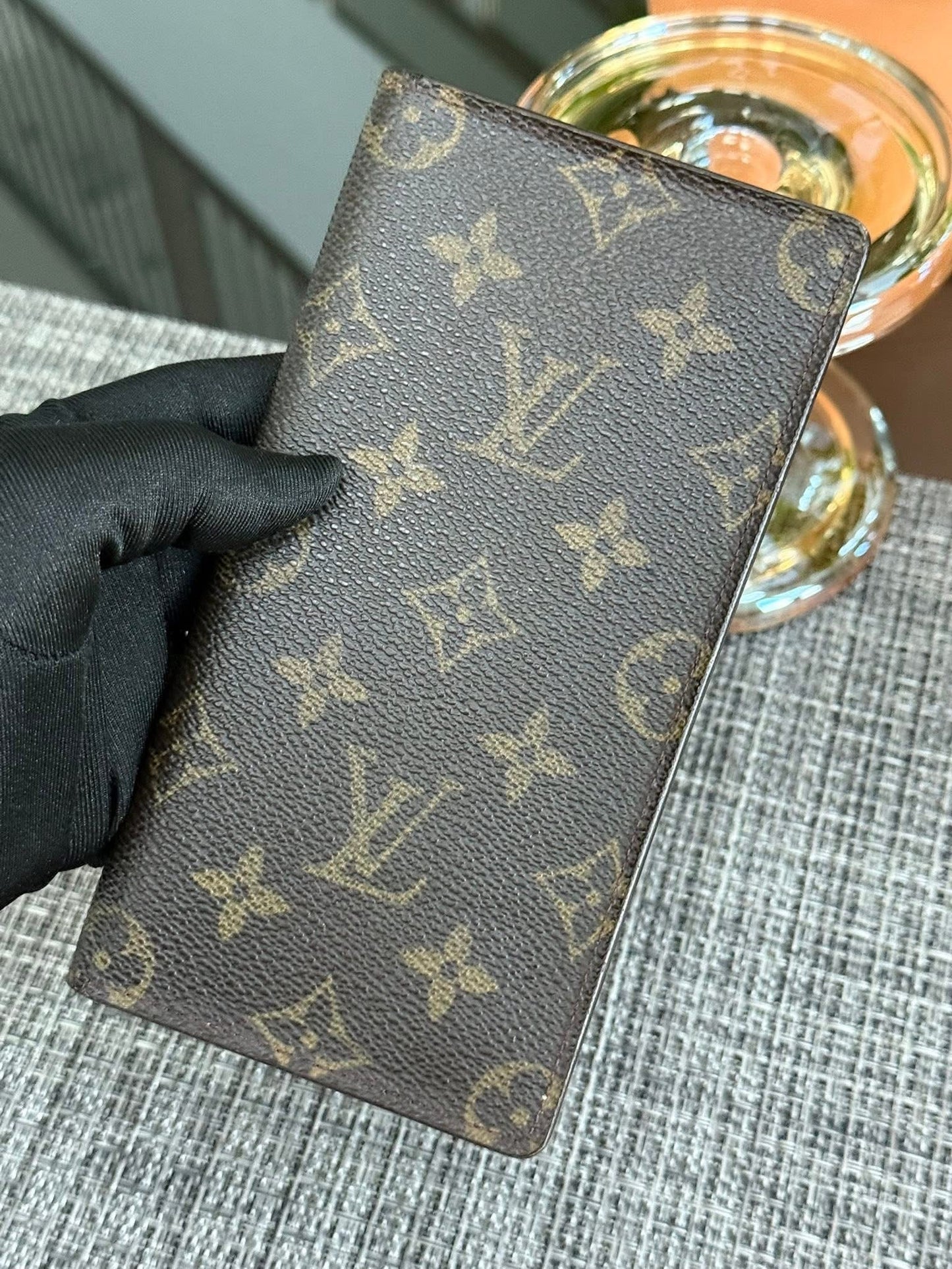 Checkbook Holder in Monogram 🗓️ Year: 2001