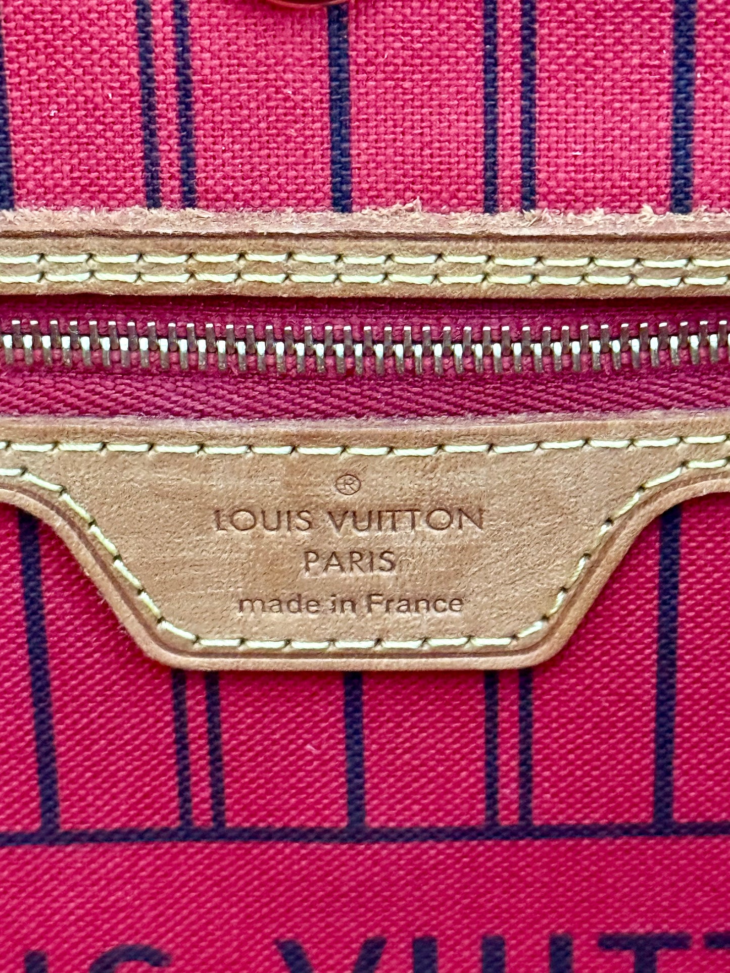 Neverfull MM in Cerise/ Red interior with Dustbag 📅 Year: 2018