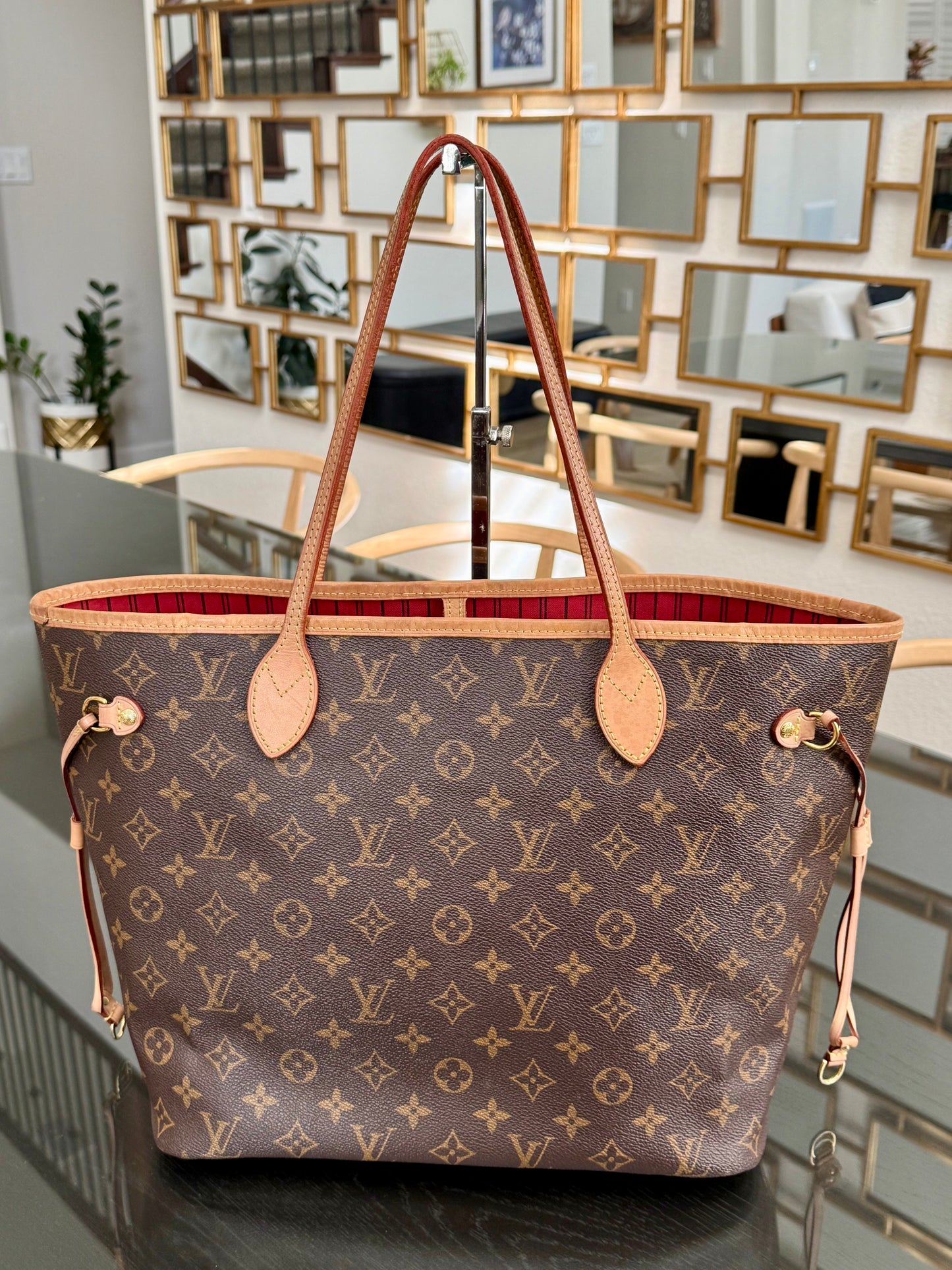 Neverfull MM Monogram in Cerise interior with Dustbag and Insert Organizer 📅 Year: 2020