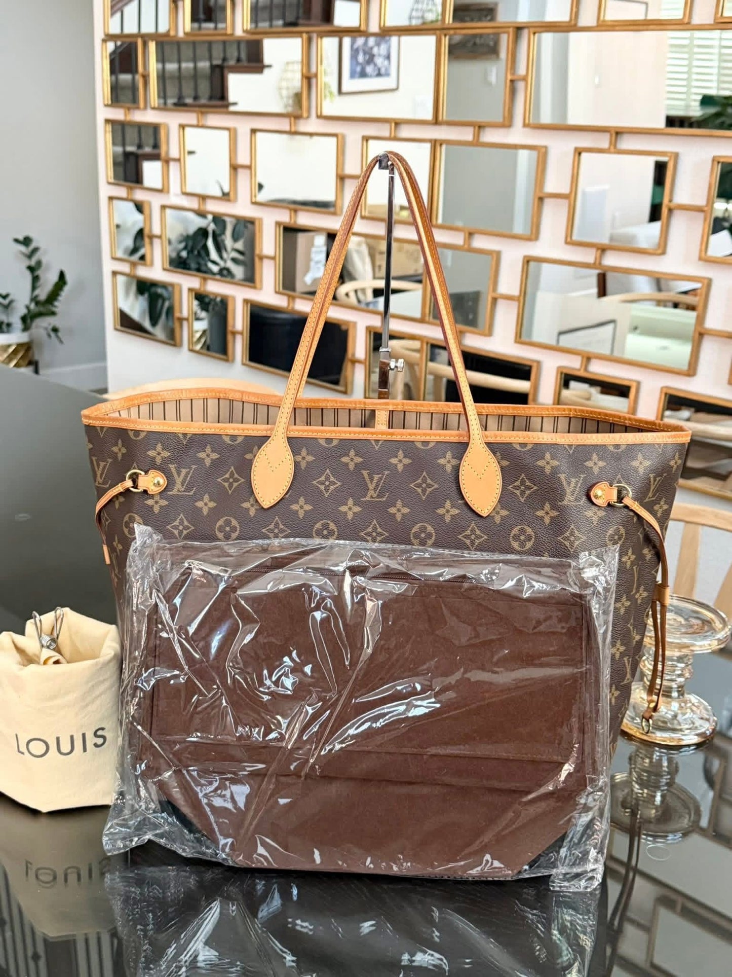 Neverfull GM in Monogram with Dustbag and Insert Organizer -🗓️ Year: 2015