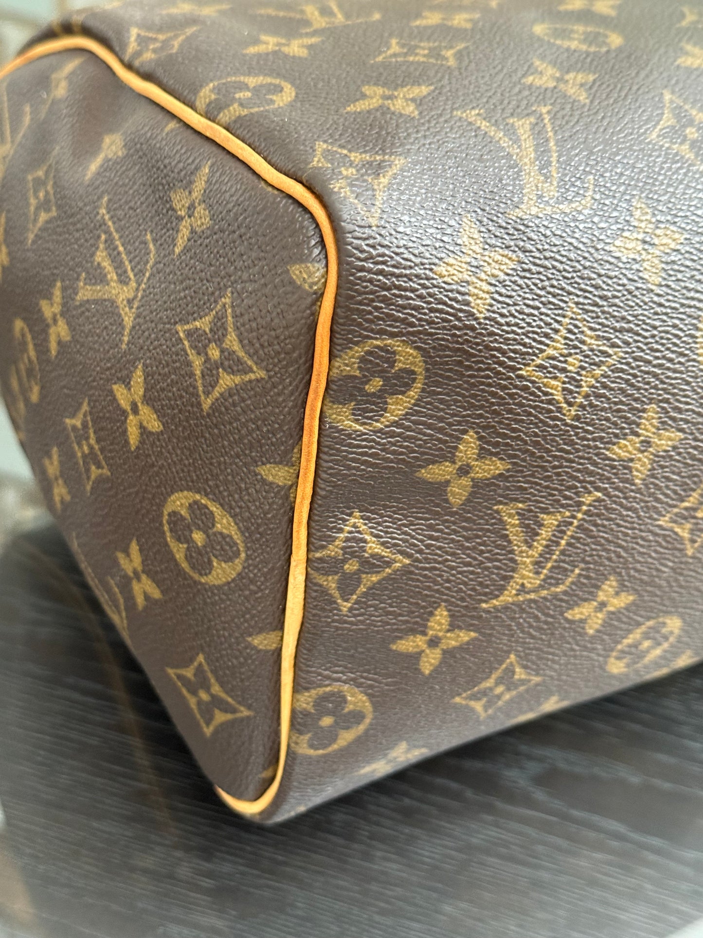 Speedy 25 in Monogram with Lock 🔐 and Key -🗓️ Year: 2005