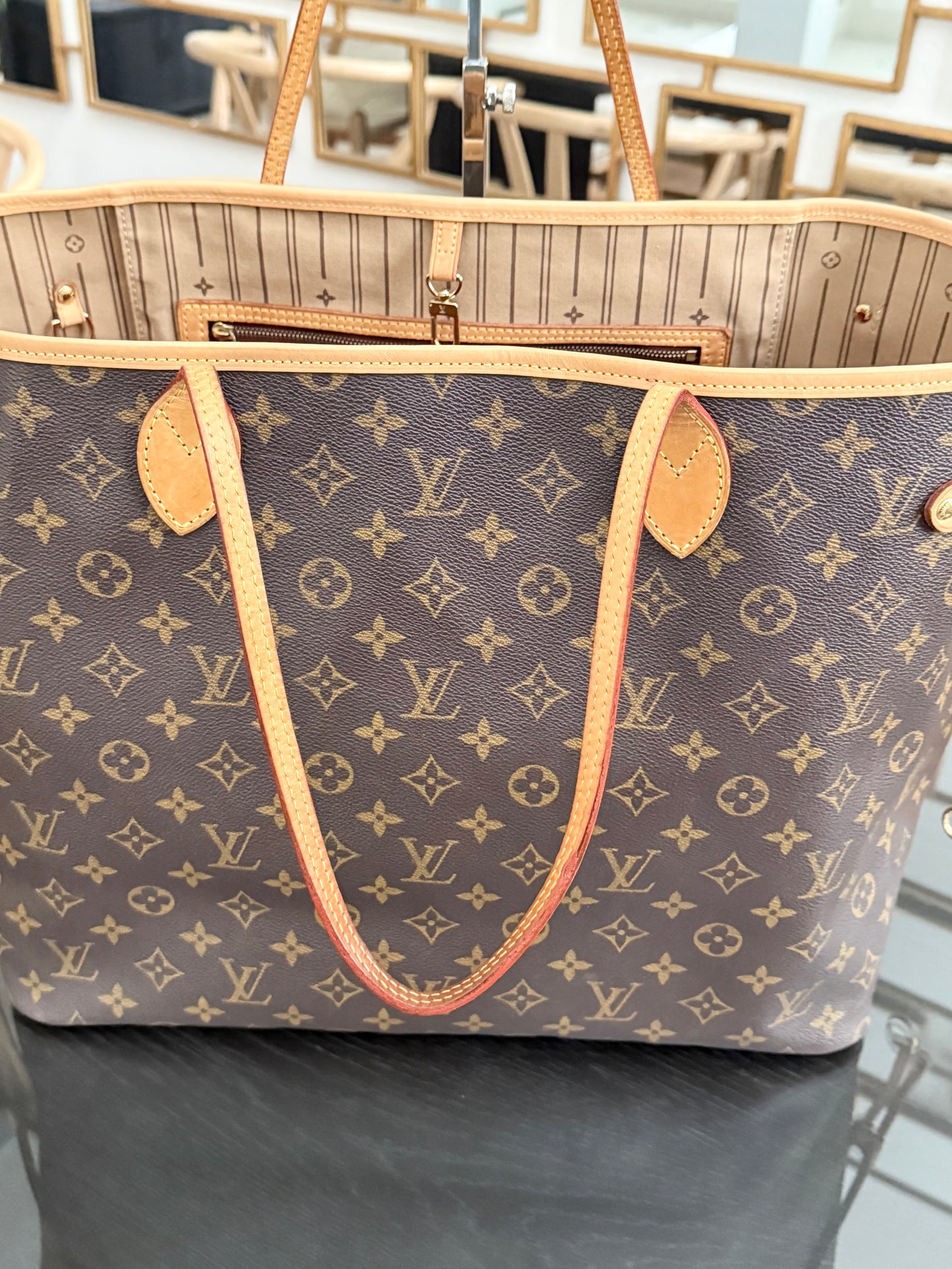 Neverfull GM in Monogram with Dustbag and Insert Organizer 📅 Year: 2007