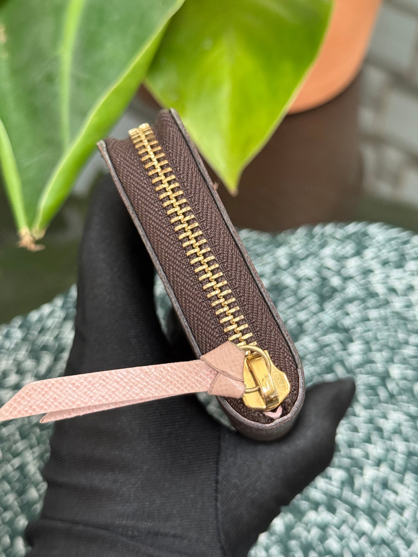 Clemence Wallet in Rose Ballerine with Dustbag and box 🗓️ Year: 2017