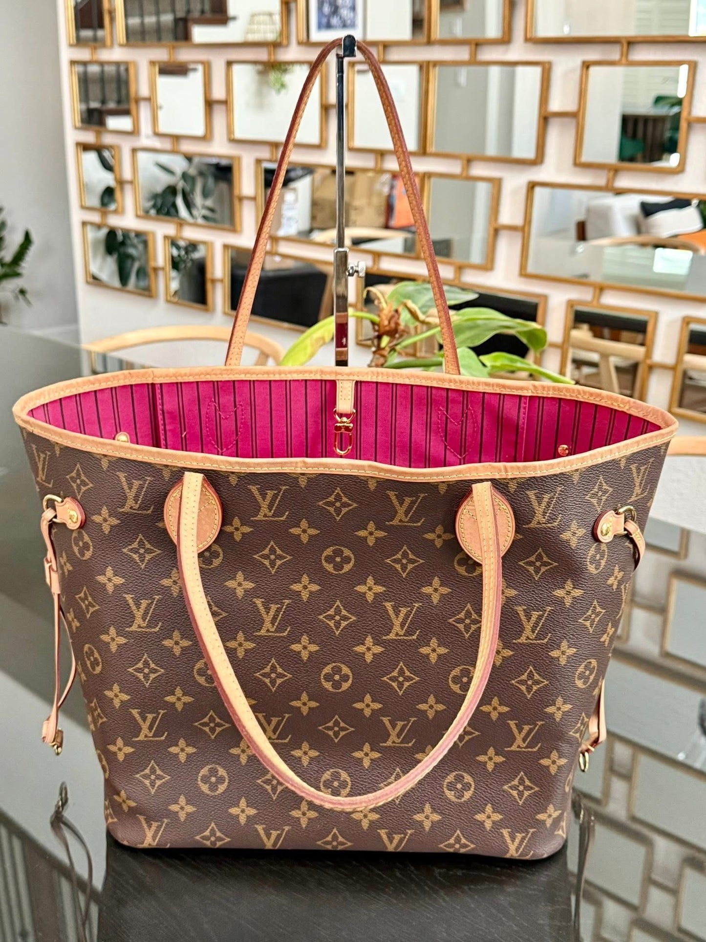 Neverfull MM in Peony interior with Dustbag 🌺 📅 Year: 2020