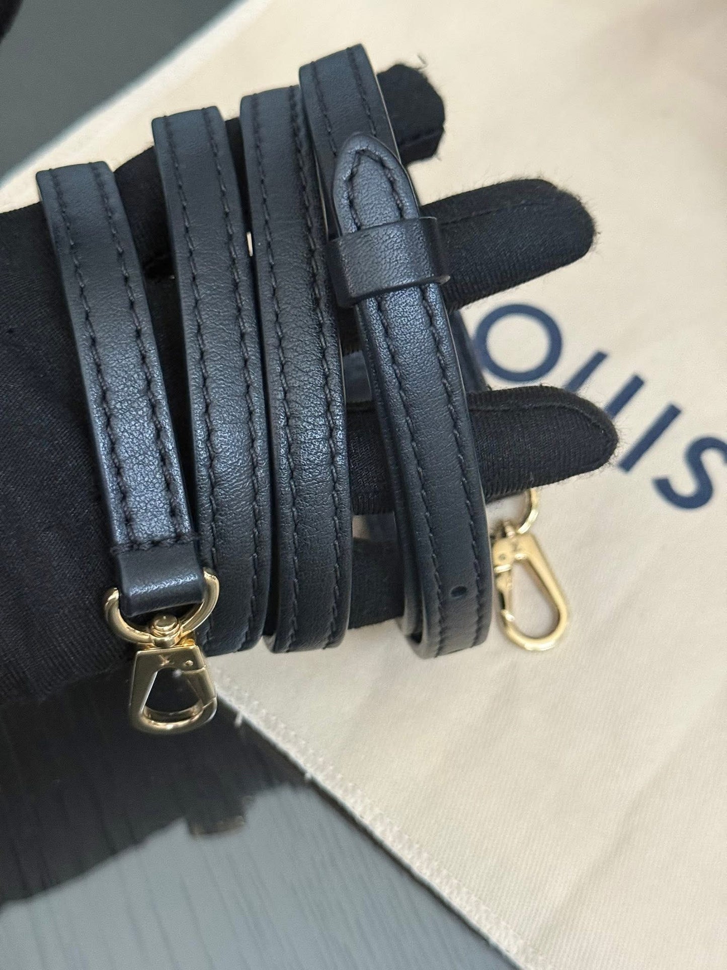 Locky BB Monogram Noir with Original Strap, Dustbag, Box and Paper bag - 📅 Year: 2019