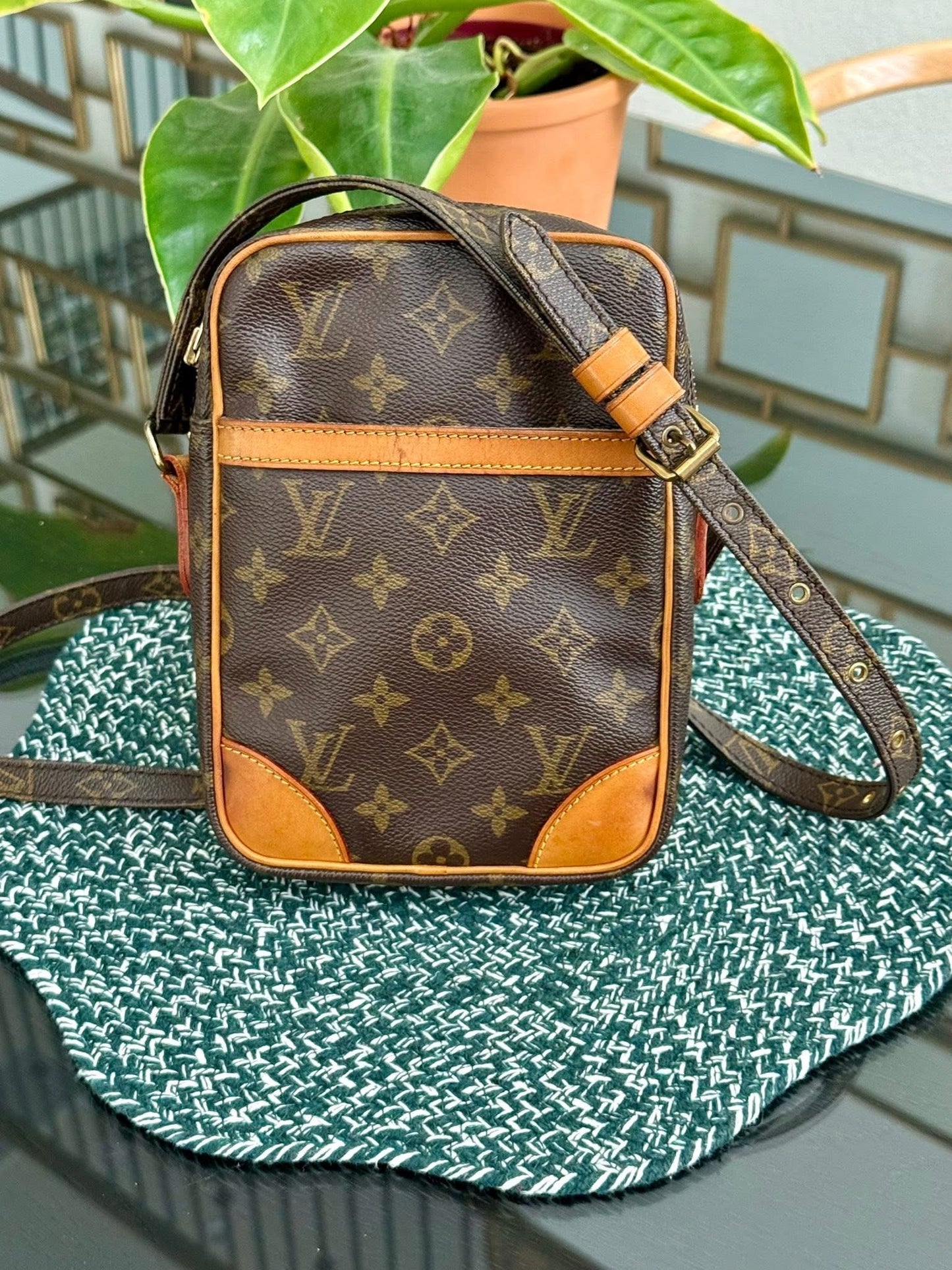 Danube PM Crossbody Bag 🗓️ Year: 1990
