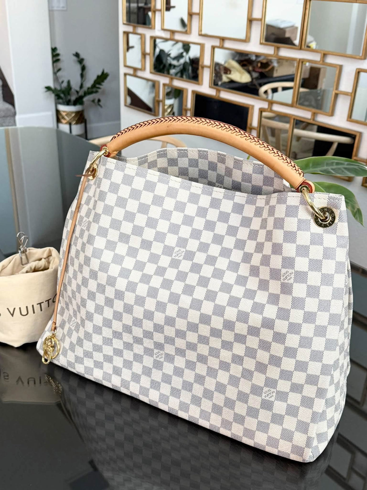 Artsy GM in Azur with Dustbag and Insert Organizer 📅 Year: 2011