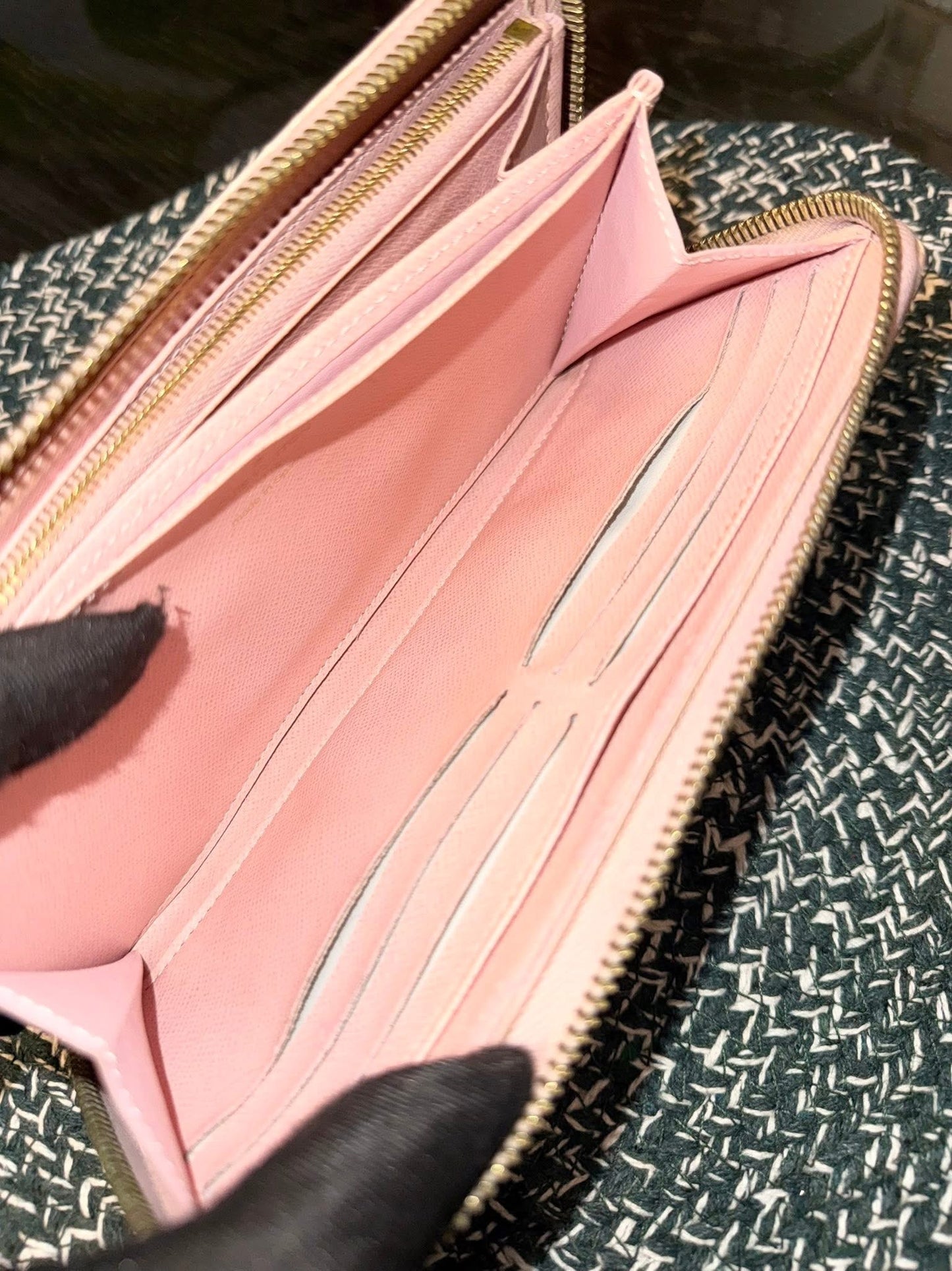 Zippy Wallet Azur in Rose Ballerine with Dustbag 🗓️ Year: 2019
