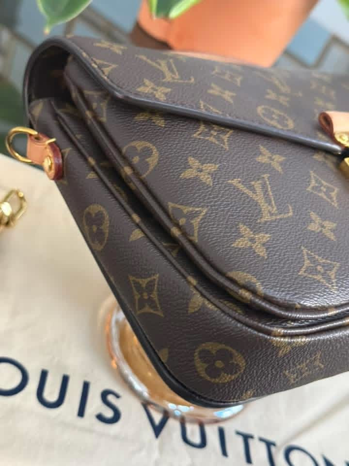 Pochette Metis in Monogram with Box, Dustbag and Paper bag 🗓️ Year 2020